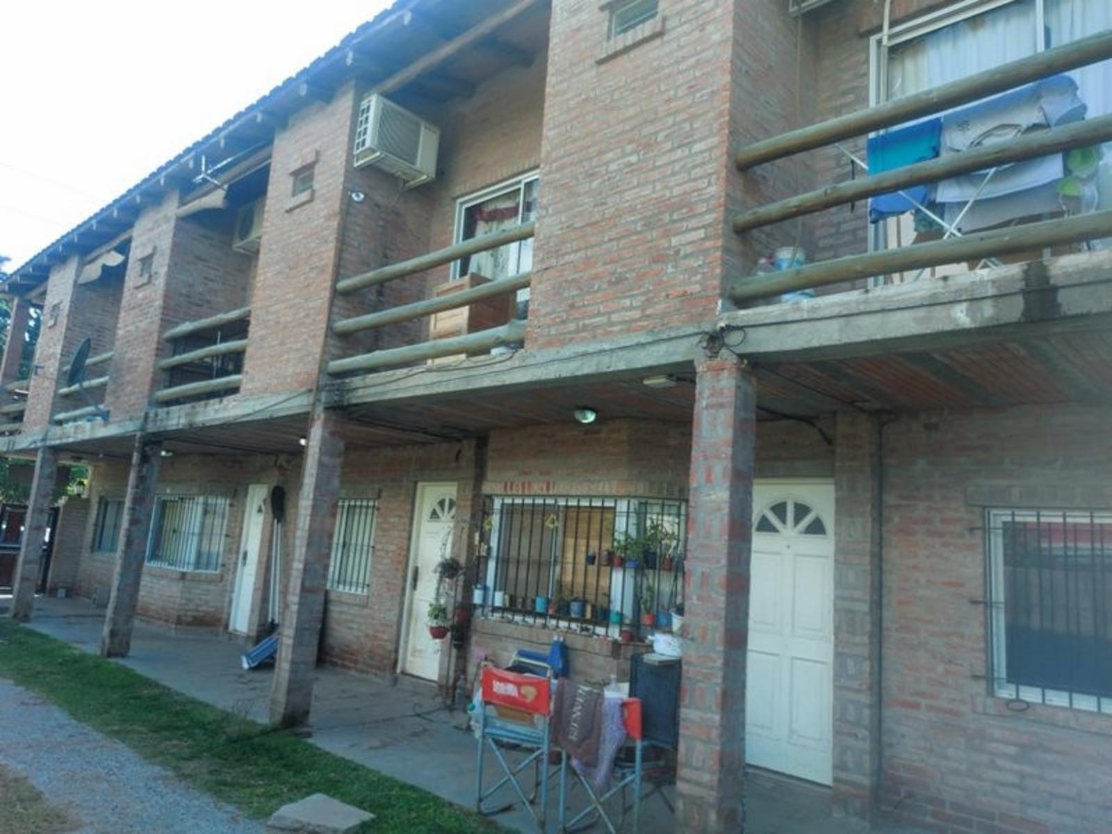 Excelente Propiedad Benavidez Av. Juan D. Perón  - 5 Dúplex para alquiler (alquilados en este momento) - en 2 Plantas - excelente ubicación - fácil acceso