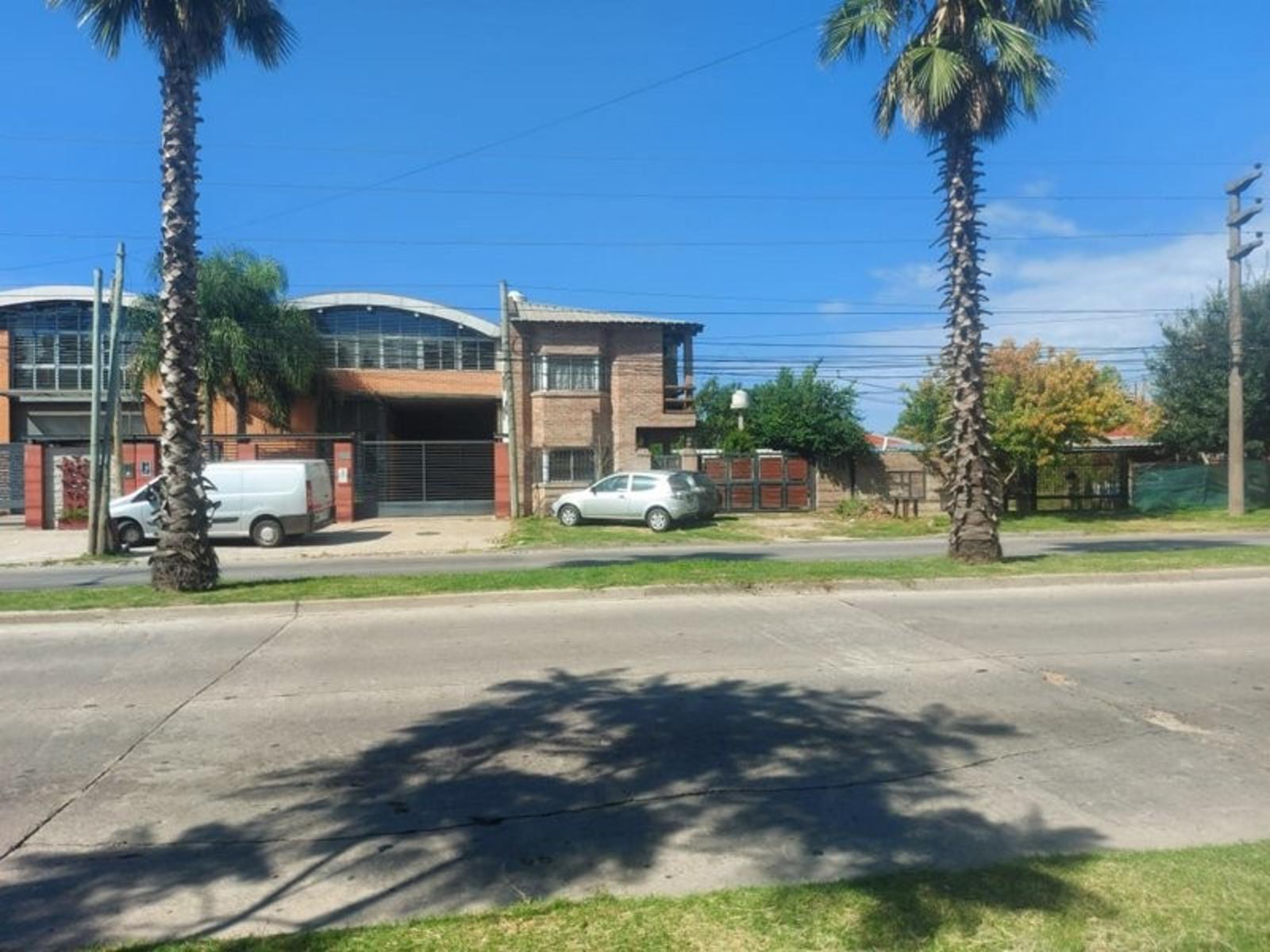 Av. Gral. Juan Domingo Perón · Tigre — foto 16