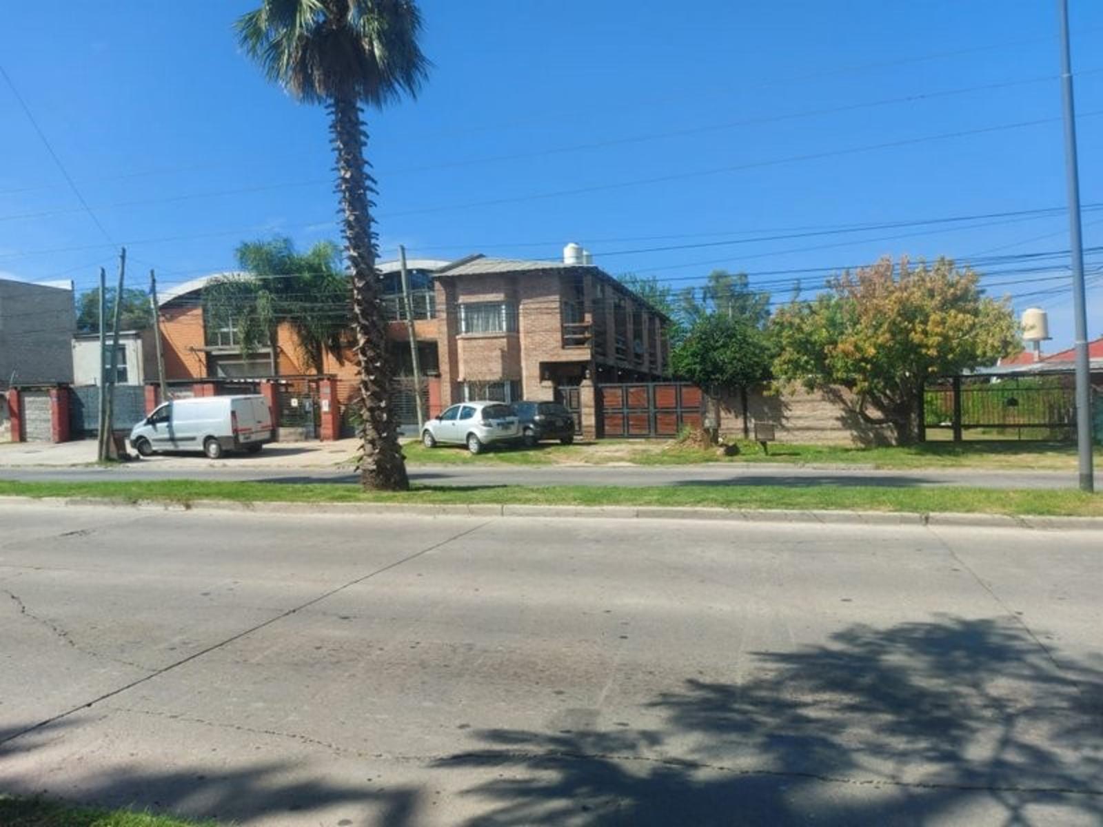 Av. Gral. Juan Domingo Perón · Tigre — foto 3