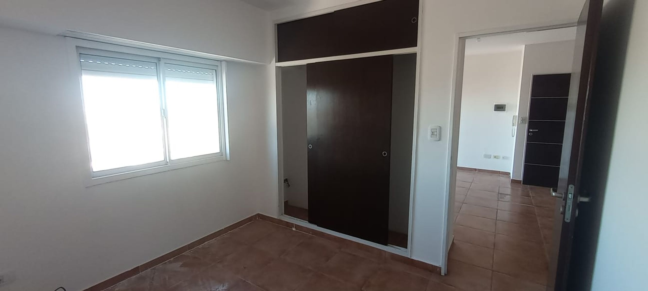Venta de excelente departamento de 2 ambientes con cochera y vista panorámica frente a la estación de Martín Coronado