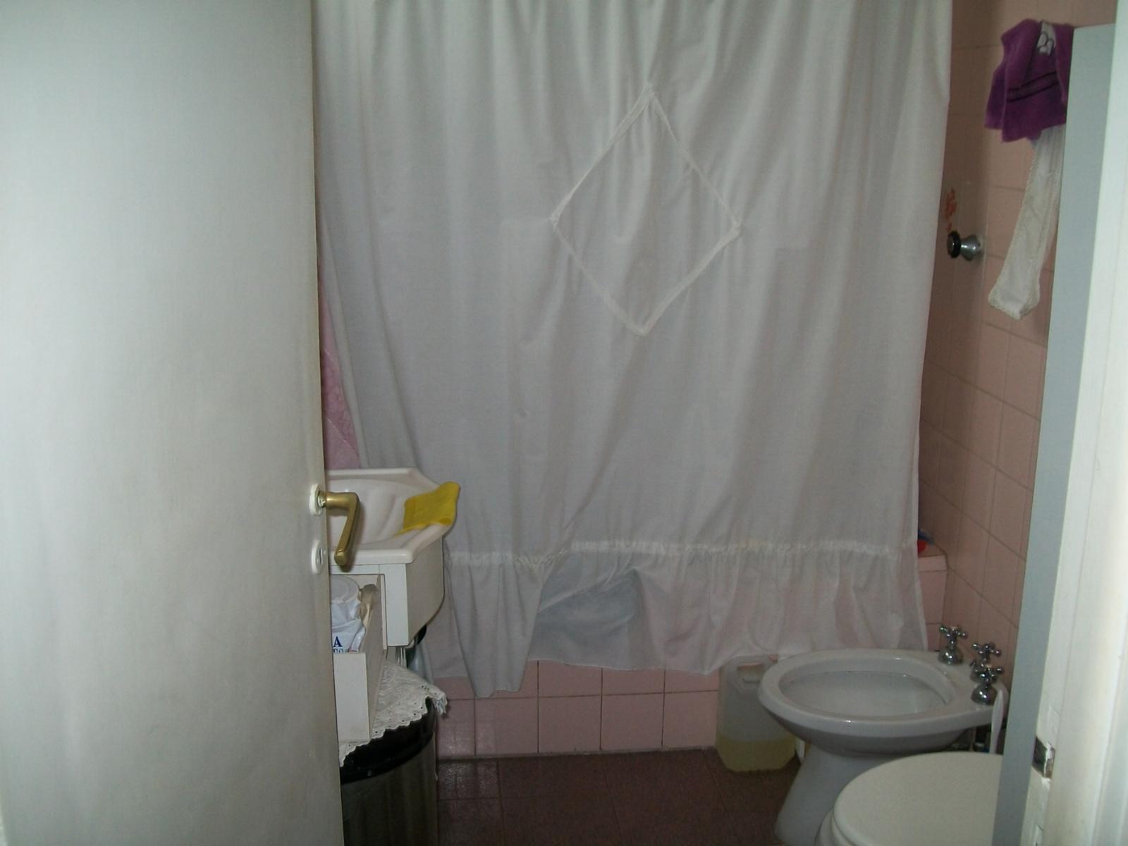 HERMOSO DEPTO 2 AMB (vereda impar de Constituyentes ya es V. Urquiza ) LATERAL 1ER. PISO POR ESCALERA