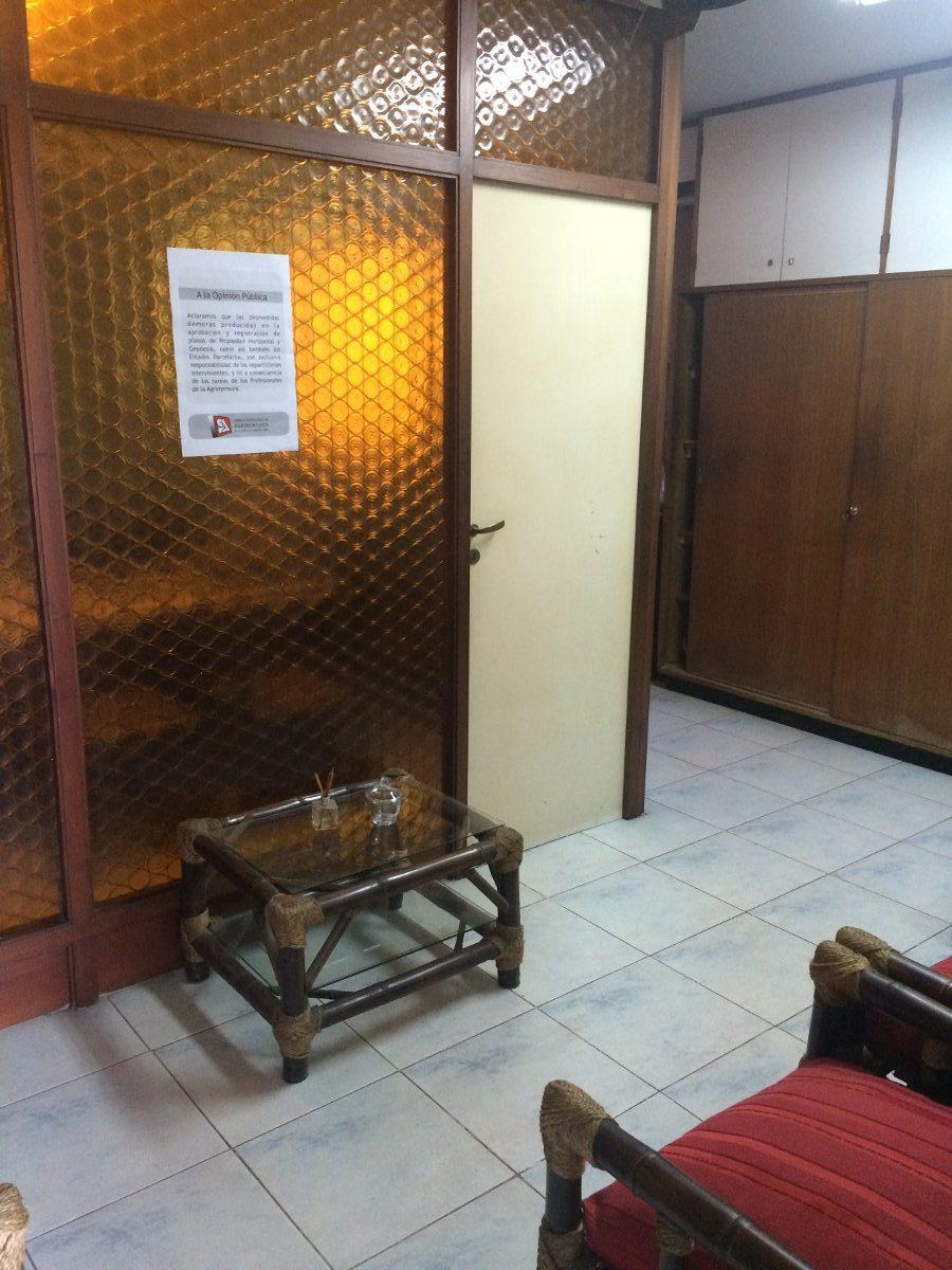 VENTA DE OFICINA AMOBLADA EN EDIFICIO RODRIGUEZ Y FLORES. SAN MIGUEL