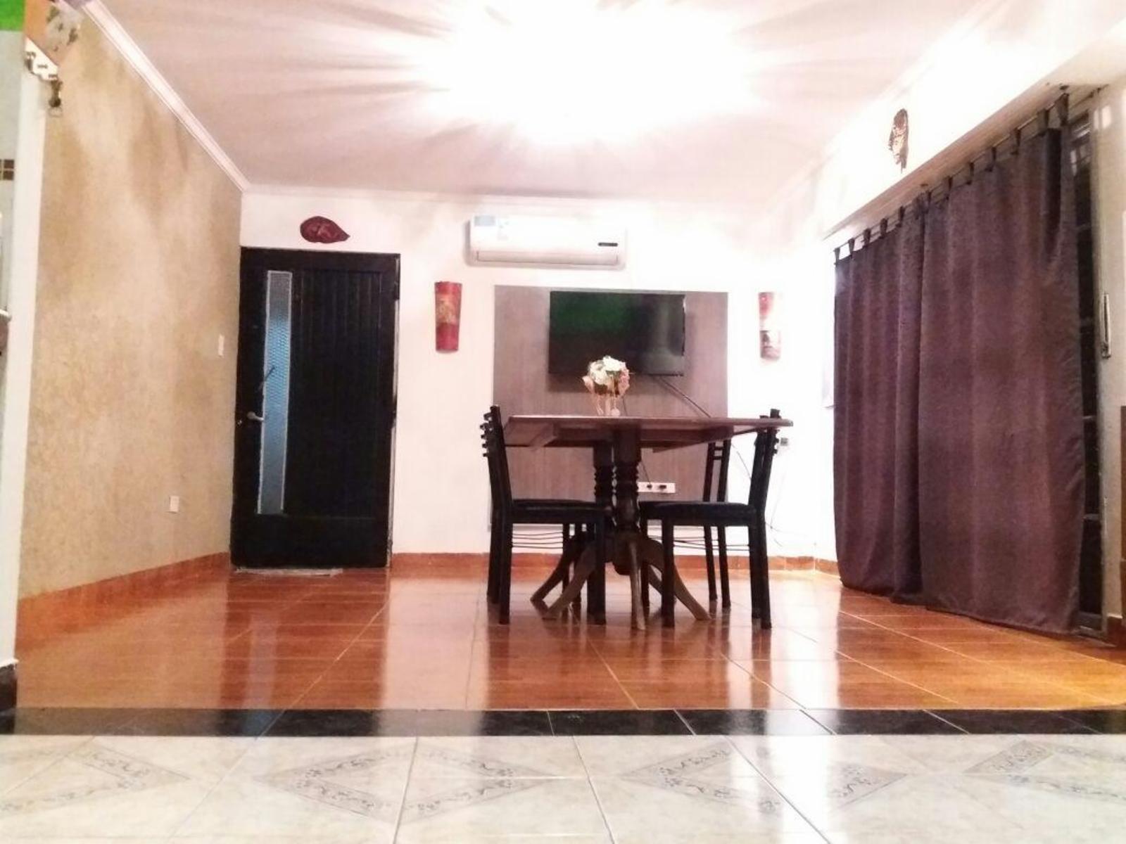 CASA DE TRES AMBIENTES DE ÁMPLIAS HABITACIONES Y TODOS LOS SERVICIOS