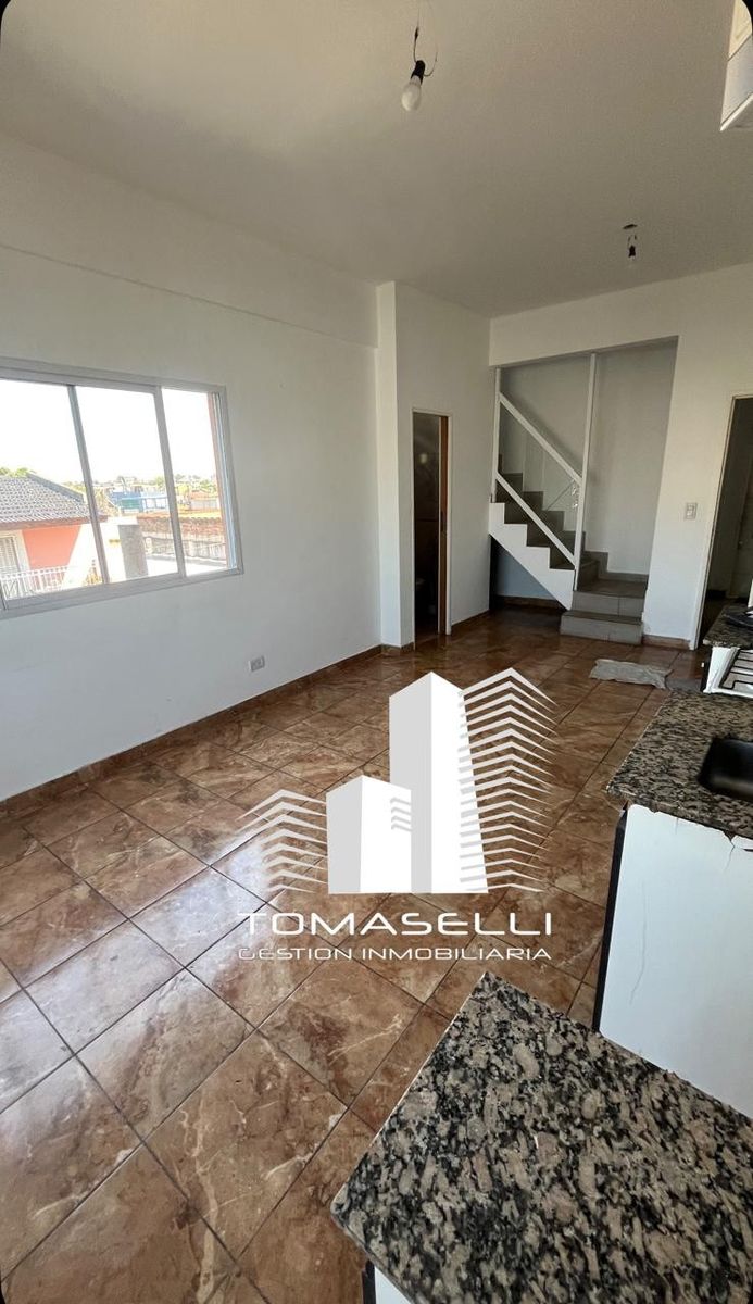 ALQUILER - DEPARTAMENTO 2 AMBIENTES EN DUPLEX CON PATIO