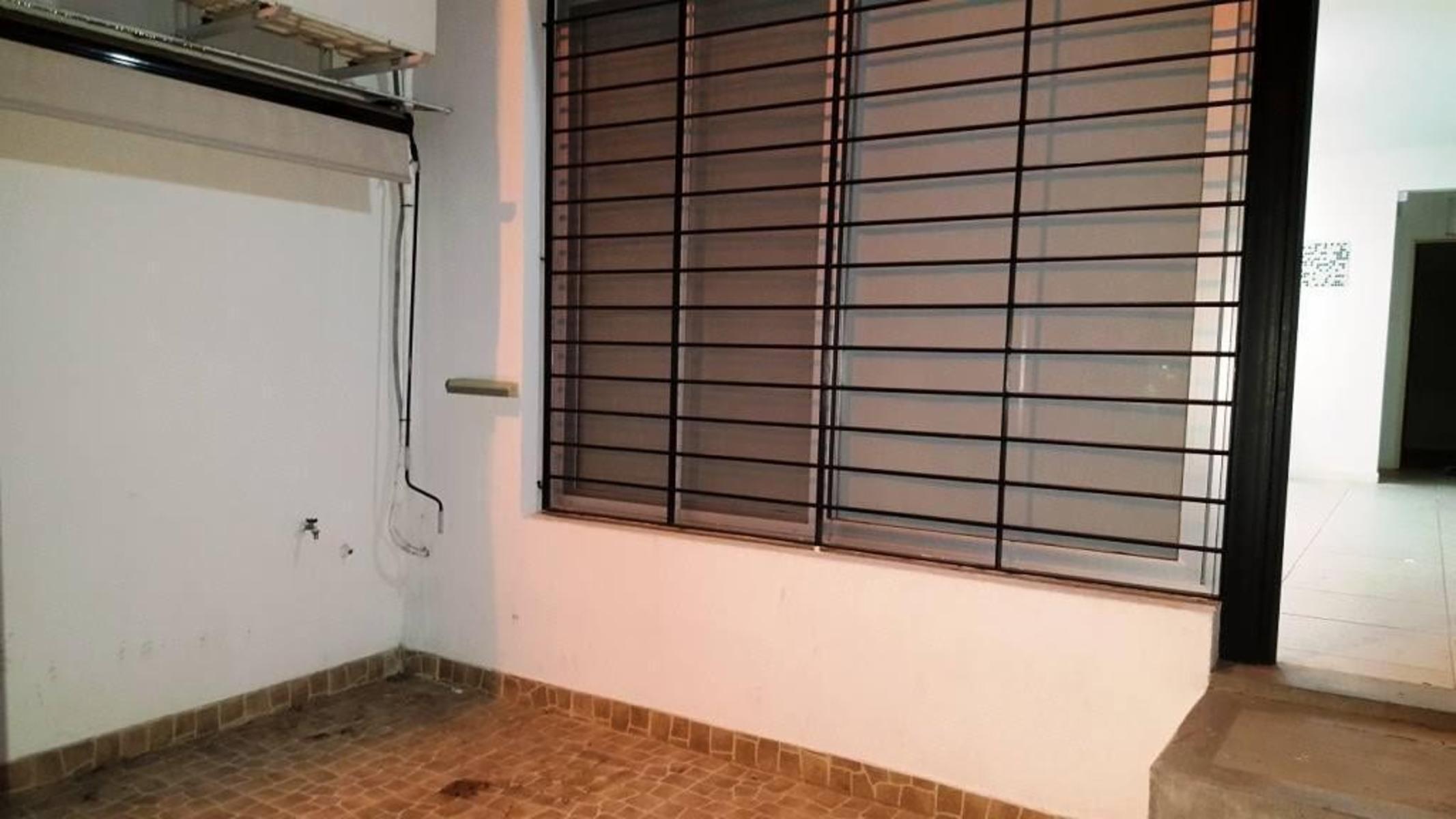 Gelly y Obes al 860 · Morón — foto 11