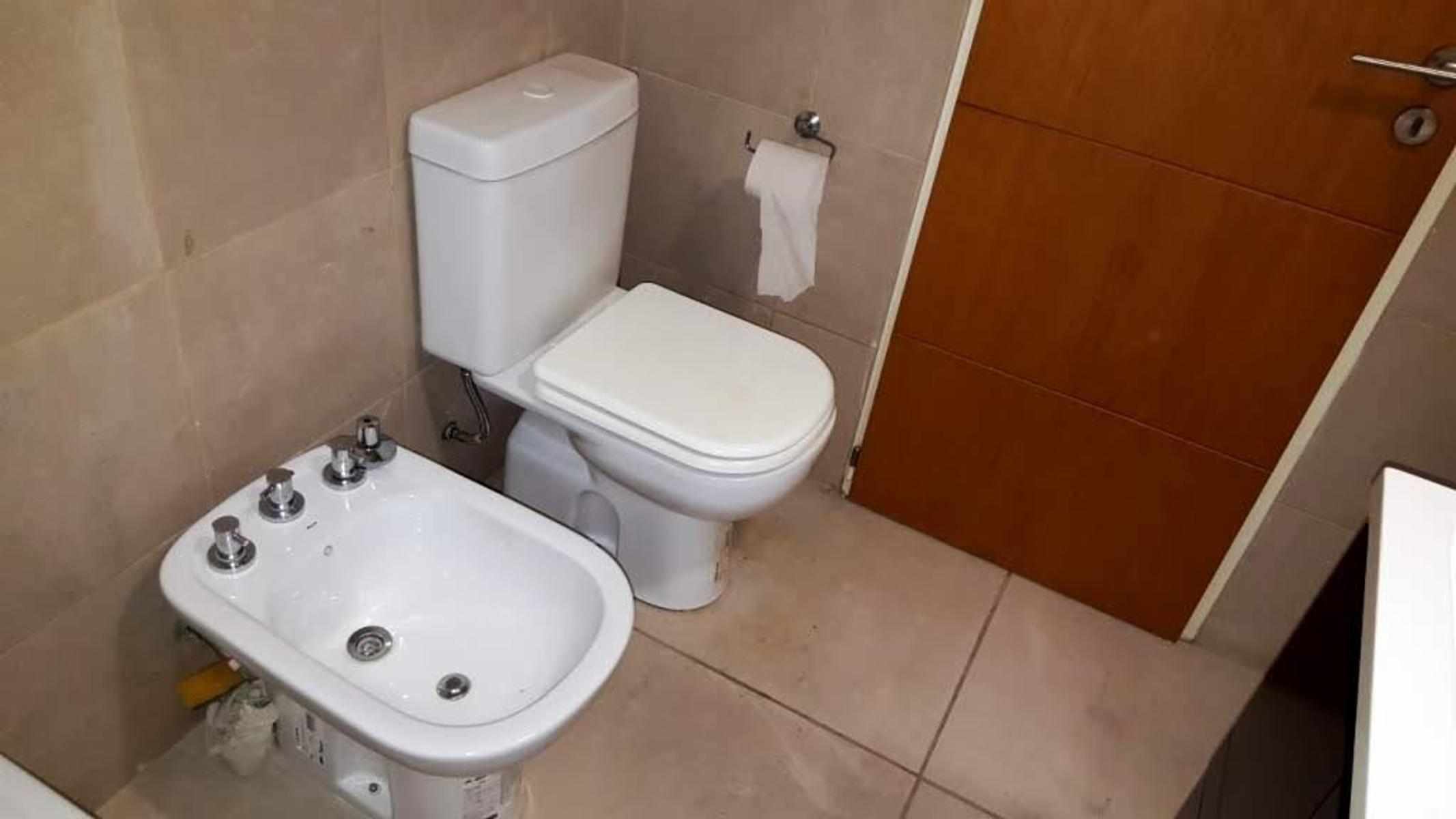 Gelly y Obes al 860 · Morón — foto 16