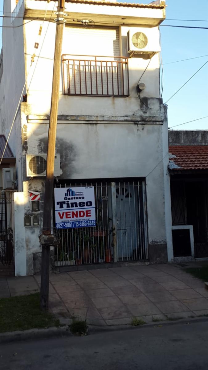 INTERESANTE CASA TRIPLEX EN VILLA LUZURIAGA