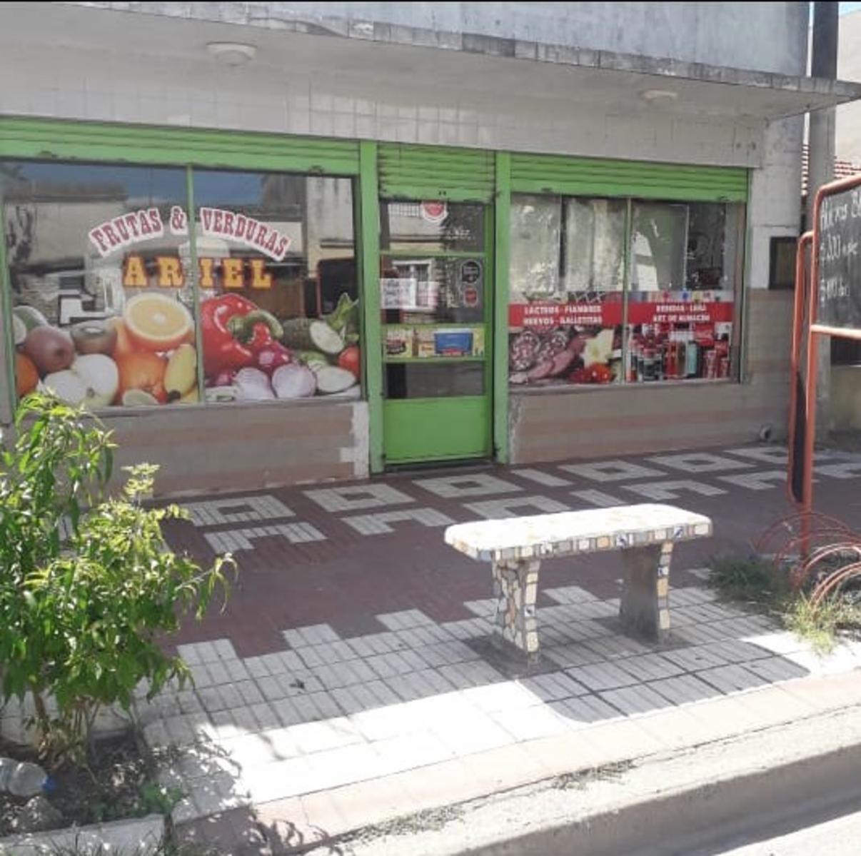 SE VENDE LOCAL a la CALLE TRES ARROYOS