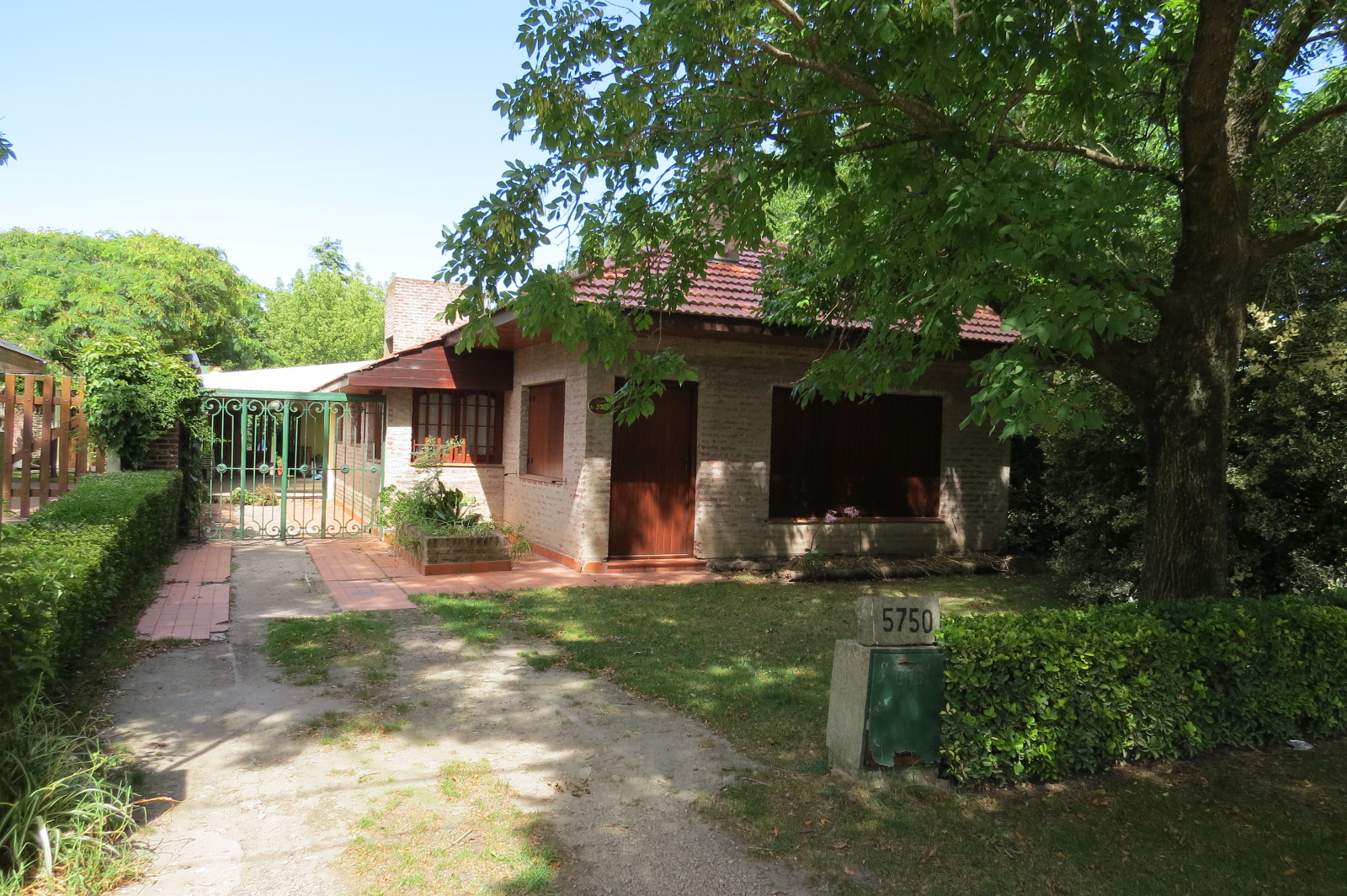 Chalet 5 ambientes en Daprotis entre Roffo y Ortega y Gasset, barrio Caisamar, Mar del Plata.
