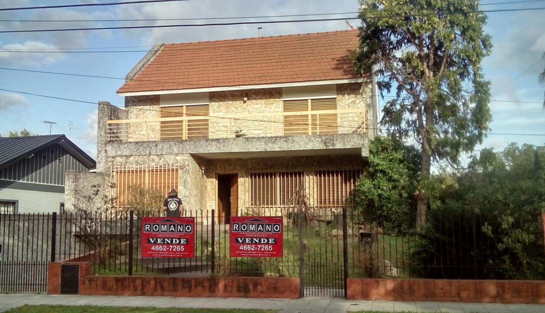 Vendo amplio chalet en Barrio Inglés en Hurlingham