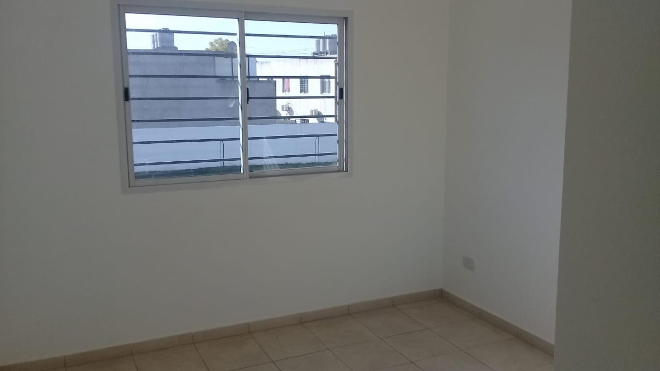 Pringles 520 · San Miguel — foto 3