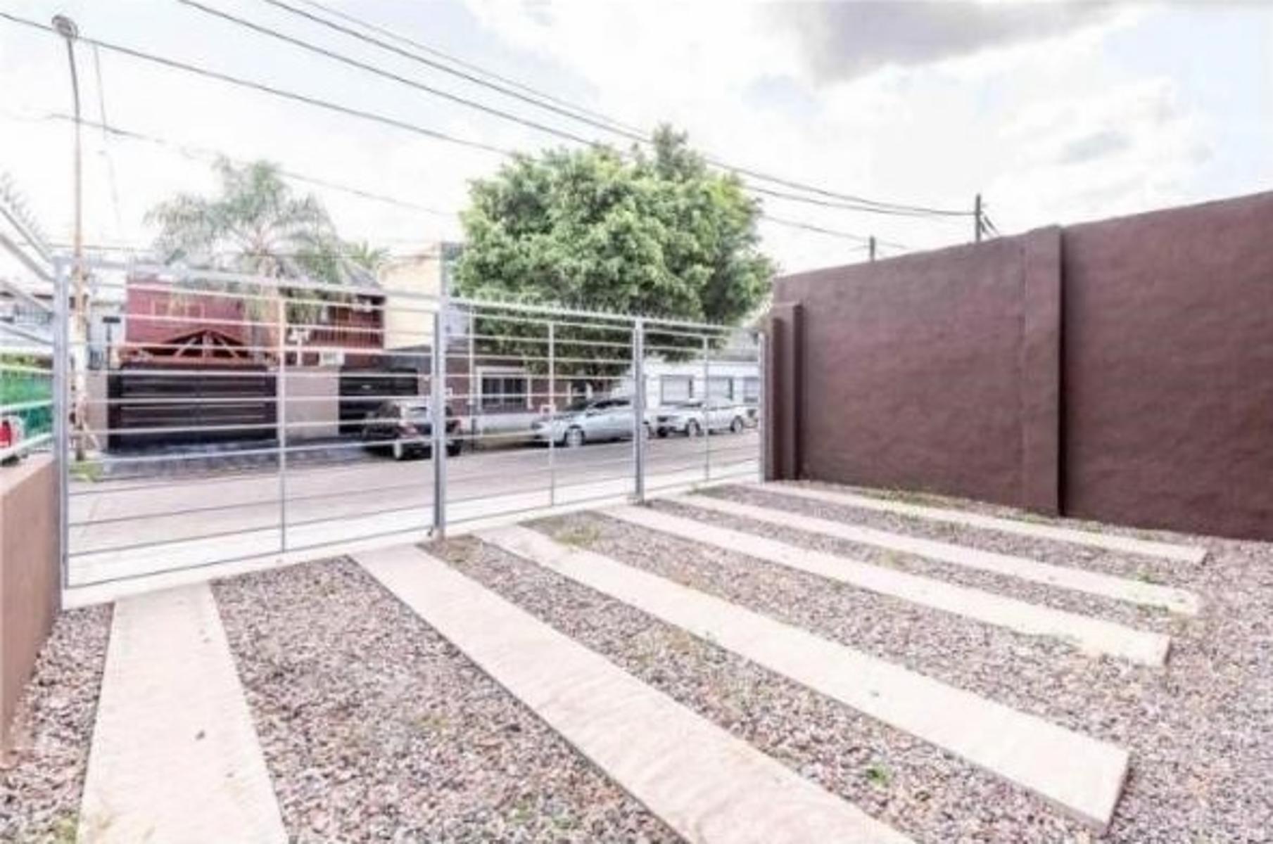 Barbosa 300 · Morón — foto 3