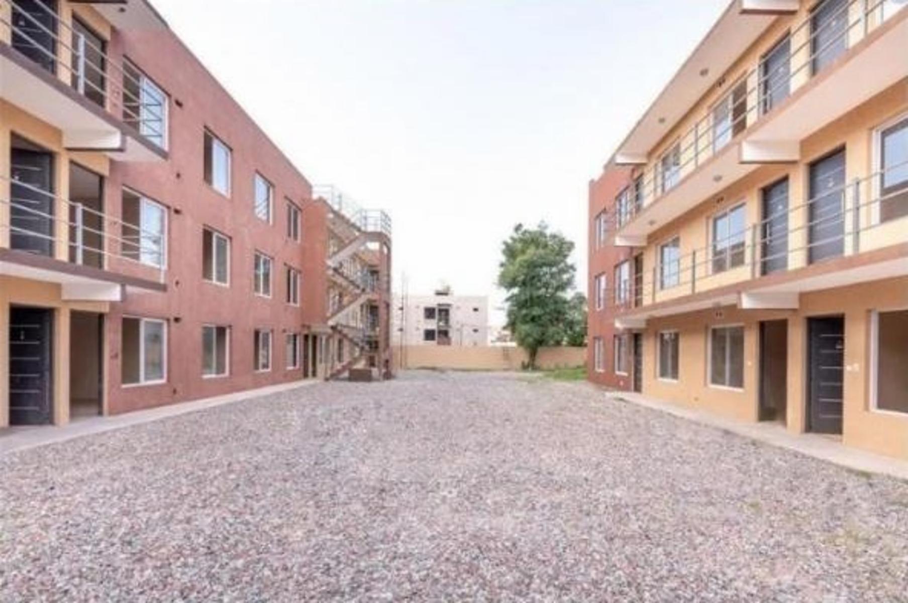 Barbosa 300 · Morón — foto 4