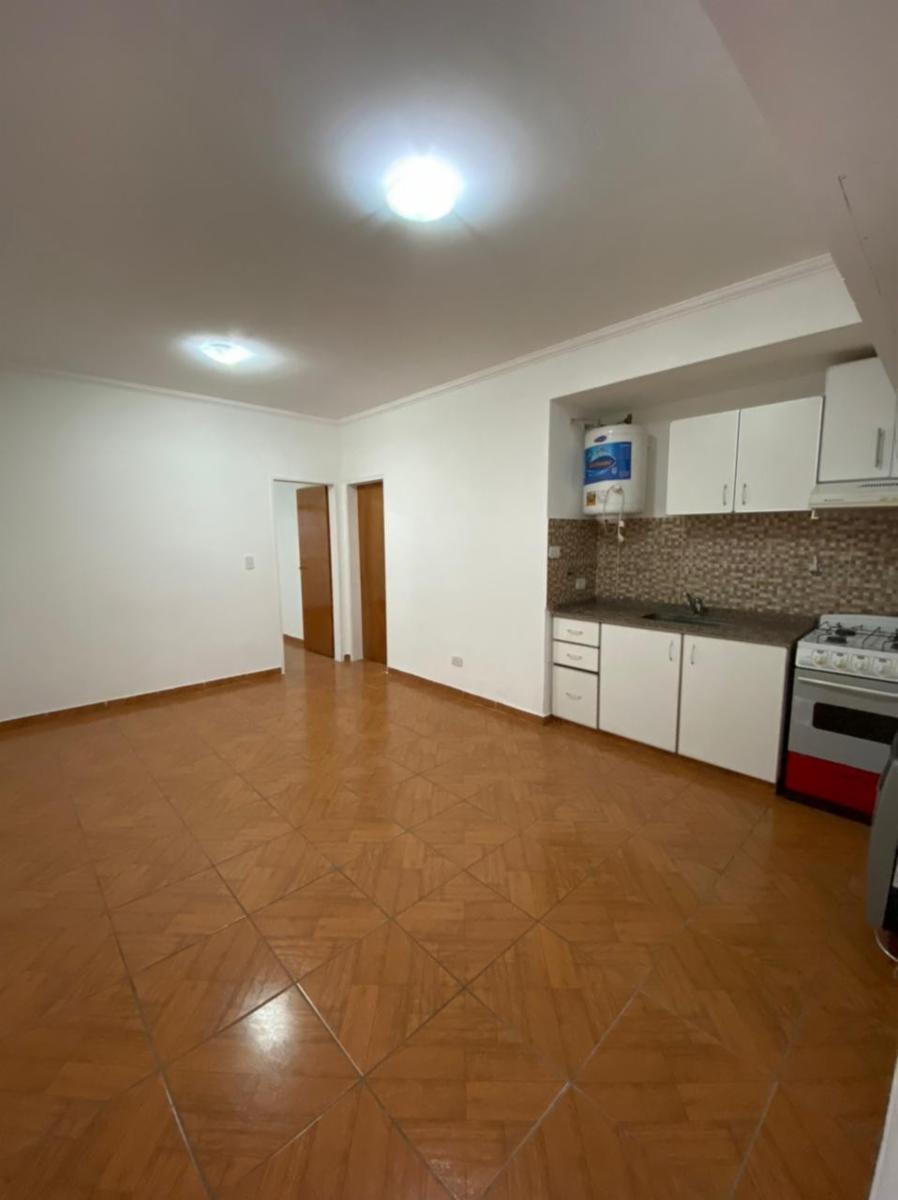 EXCELENTE DEPARTAMENTO 2 AMBIENTES CON COCHERA CUBIERTA, VILLA LUZURIAGA