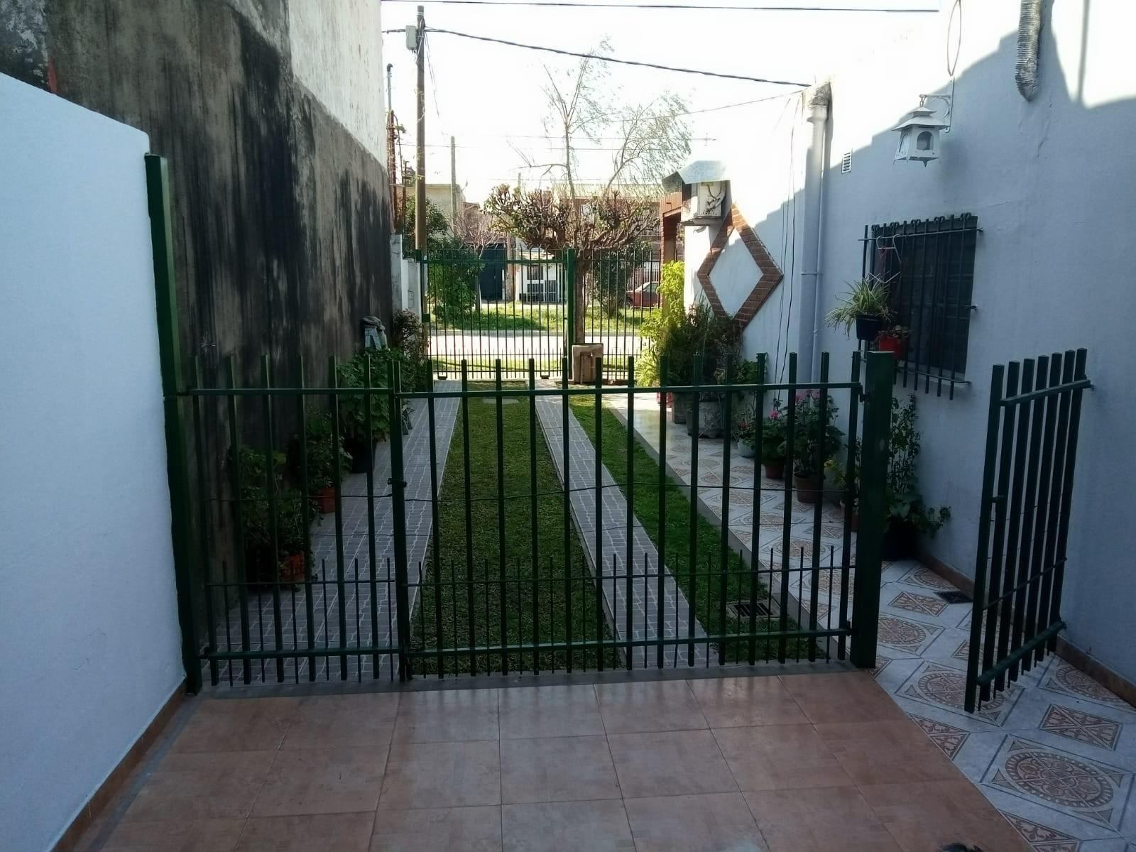 JUANA AZURDUY 6331 · La Matanza — foto 3