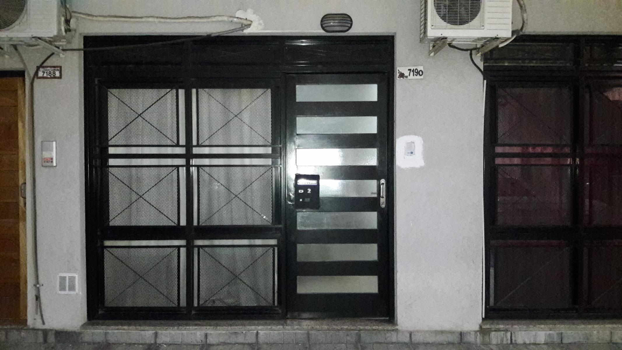 Onesimo leguizamon al 7100 · Liniers — foto 3