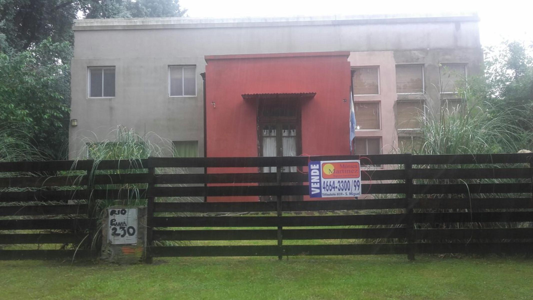 CASA 6 AMBIENTES EN R8 Km 74