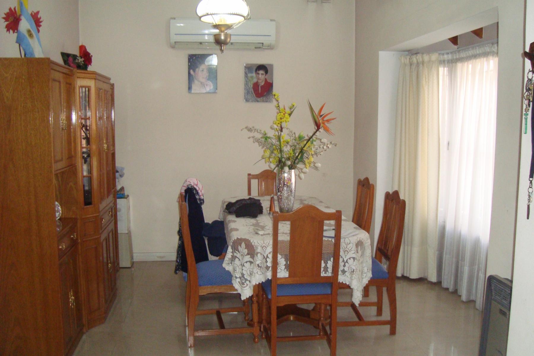 BURZACO: IMPONENTE DUPLEX C/GARAGE CUBIERTO,FONDO Y AMPLIO QUINCHO (opcional DEPTO EXTERNO)**IMPECABLE **