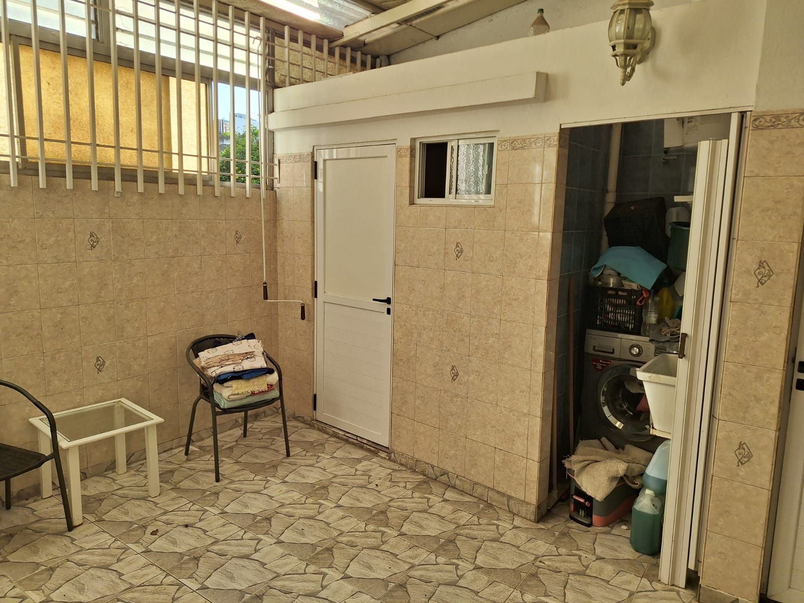 PISO DE 4 AMBIENTES FRENTE AL PARQUE, PRIMER PISO POR ESCALERA, 128 M2 TOTALES