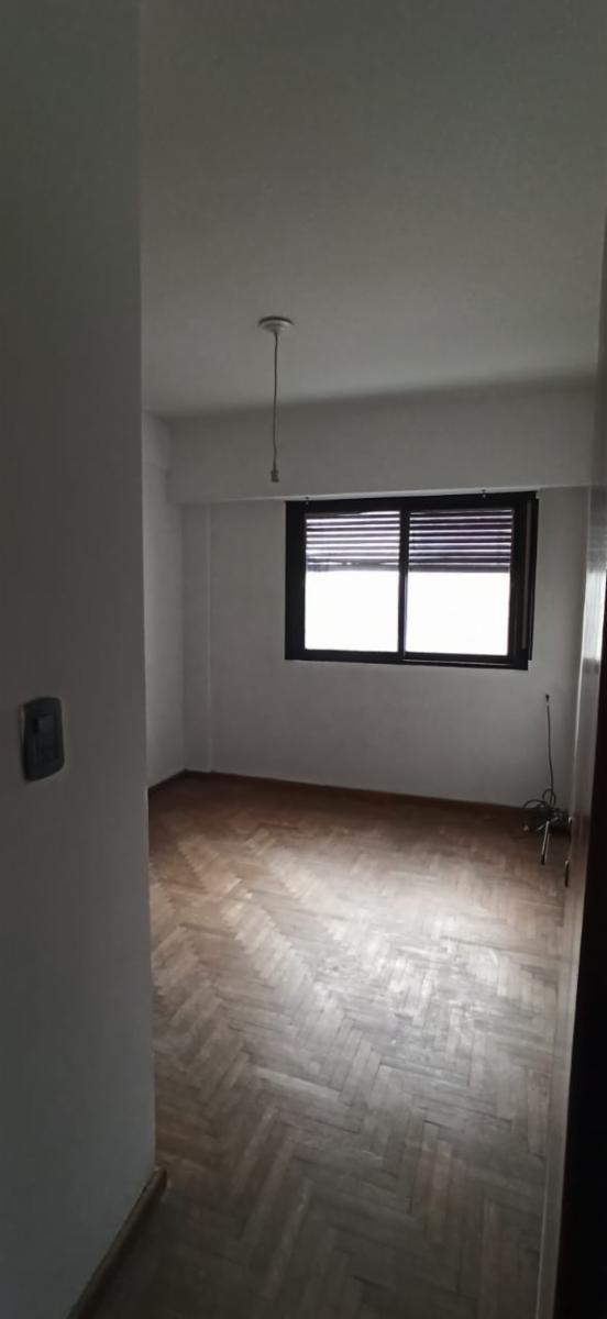 LLAVALLOL 300 · Lanús — foto 8