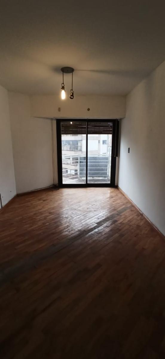 LLAVALLOL 300 · Lanús — foto 9