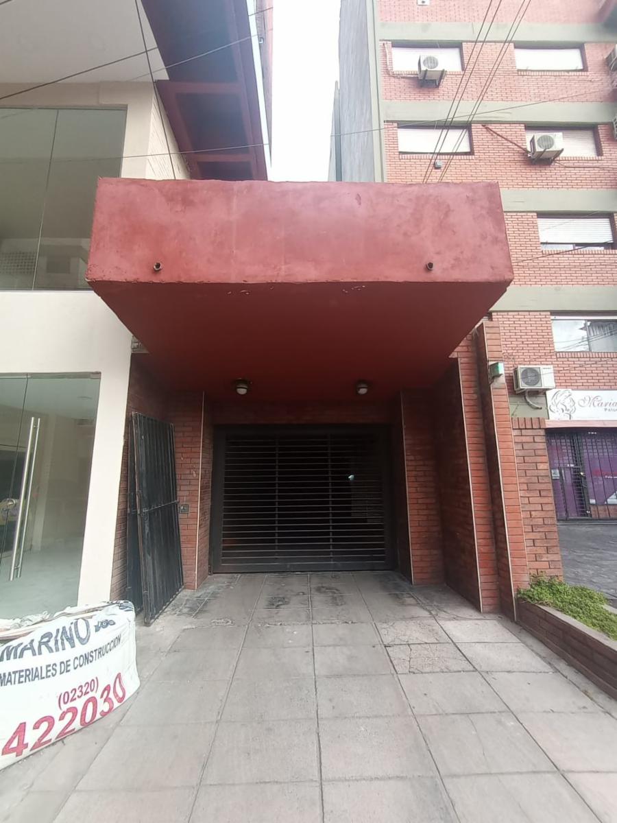 Cochera cubierta en alquiler en San Miguel con portón automático