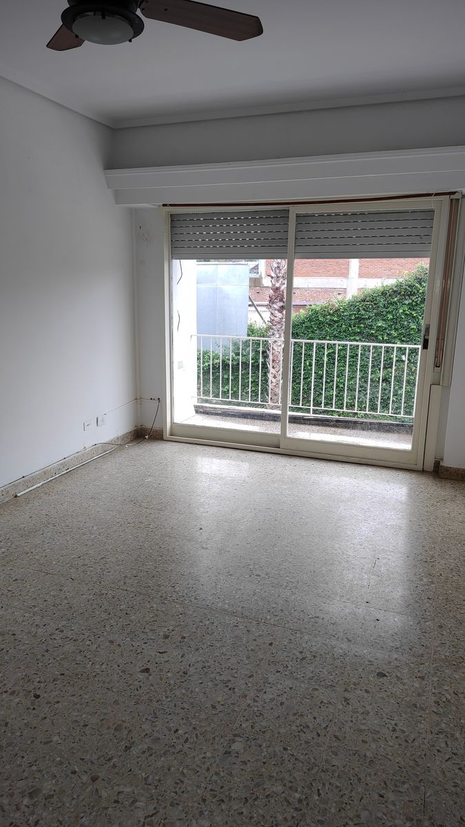 Departamento de 3 ambientes a metros de la estación de Malaver.