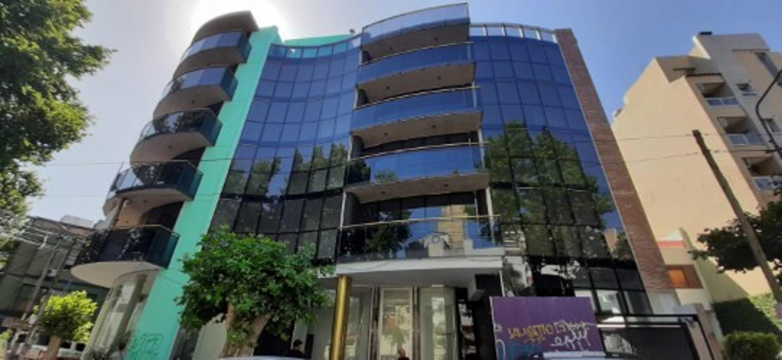 EXCELENTE DEPARTAMENTO 2 AMBIENTES A ESTRENAR AL FRENTE CON BALCON -COCHERAS OPTATIVAS - RAMOS MEJIA CENTRO