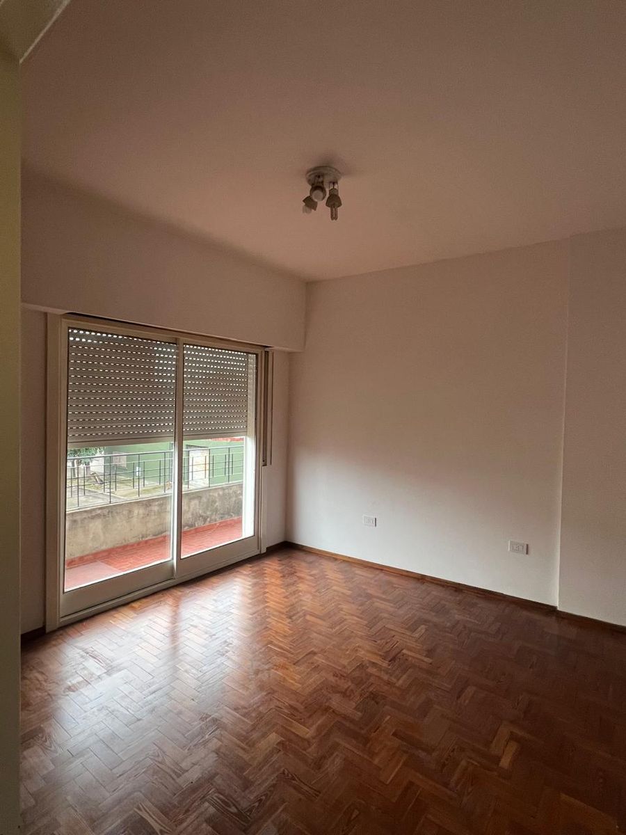 Alquiler PH tipo Casa de 3 ambientes - patio - lavadero - La Tablada