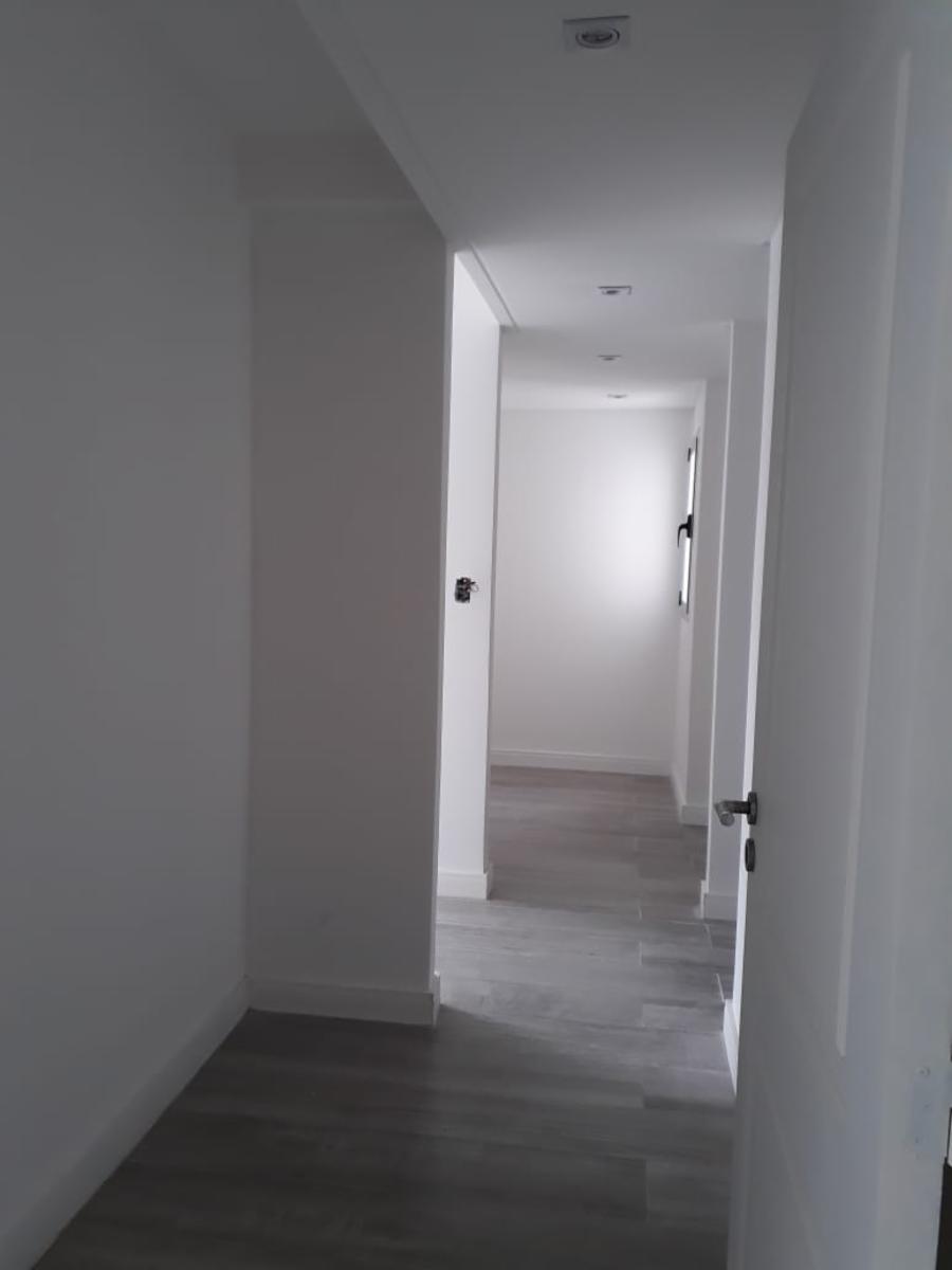 PISO 4 AMB. + ESCRITORIO DE CATEGORÍA CON 2 COCHERAS EN LANUSITA