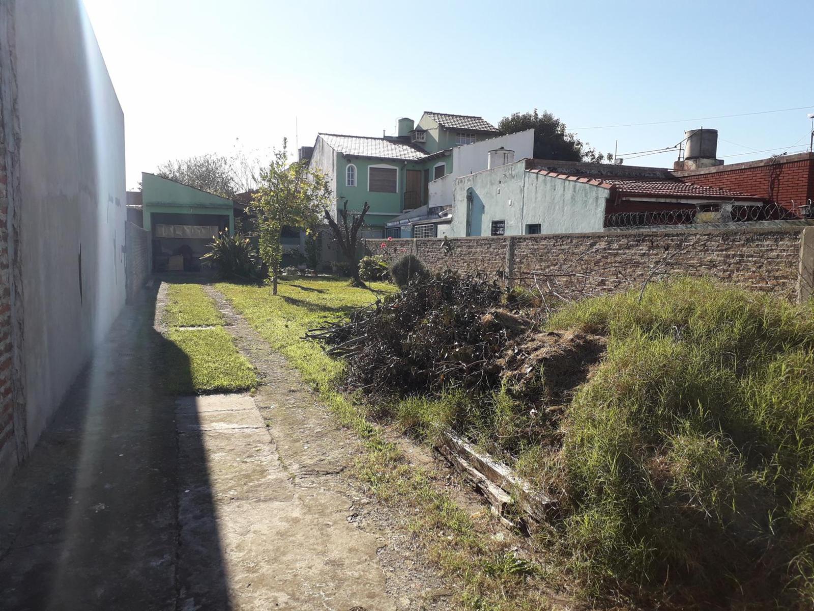 LOTE DE 300M² - CAAGUAZU 836 C.MADERO