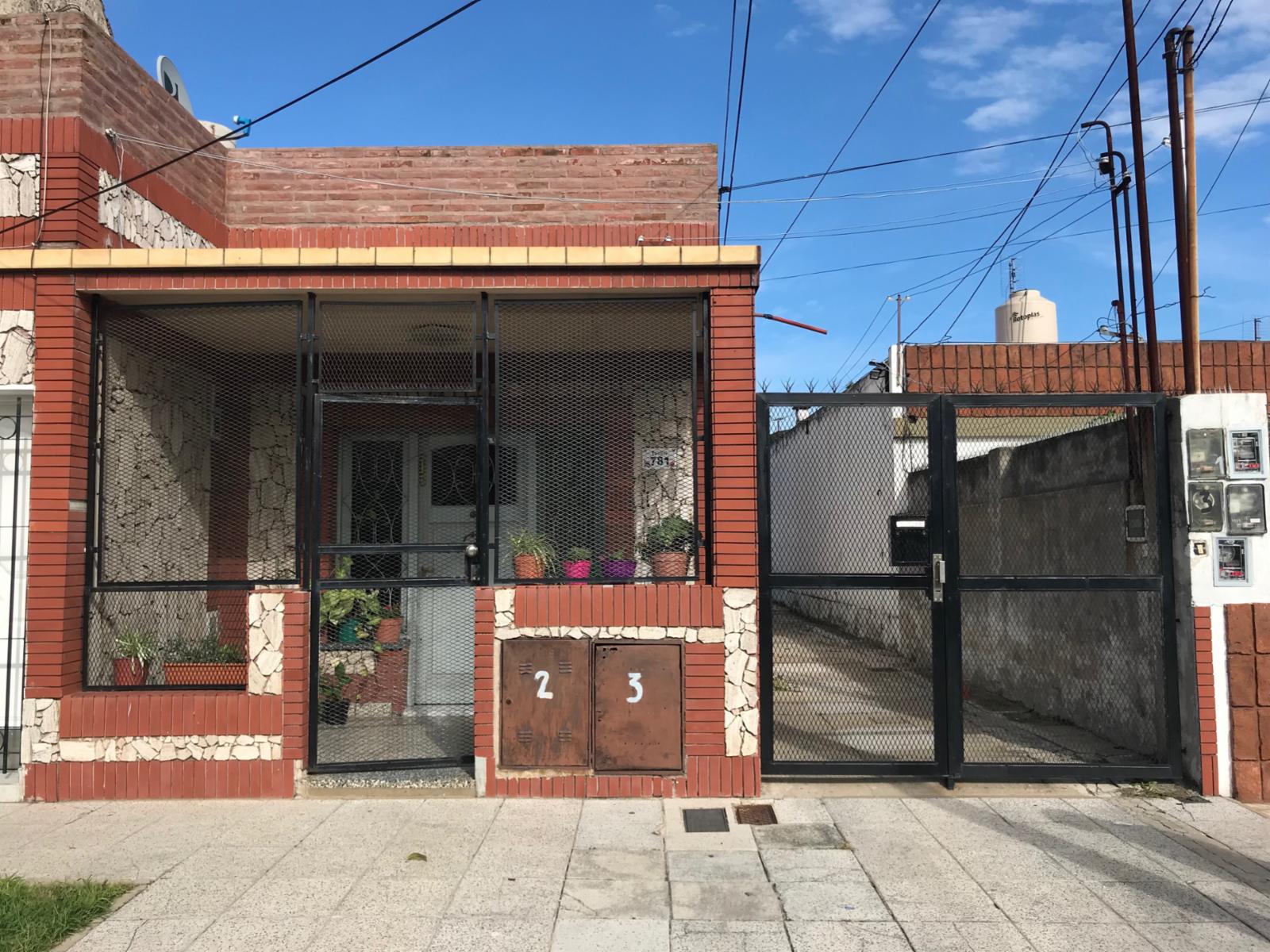 VENTA - LA TABLADA - PH 2 AMBIENTES AL FRENTE CON GARAJE  y TERRAZA - APTO CREDITO  BANCARIO -