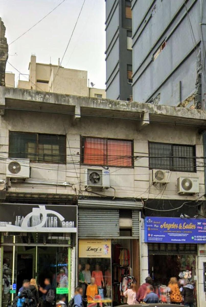 LOCAL SOBRE CENTRO COMERCIAL DE AVENIDA AVELLANEDA. OPORTUNIDAD