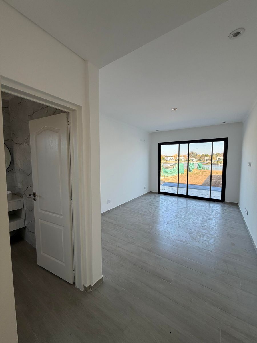 Los Arenales 1110 · Escobar — foto 11