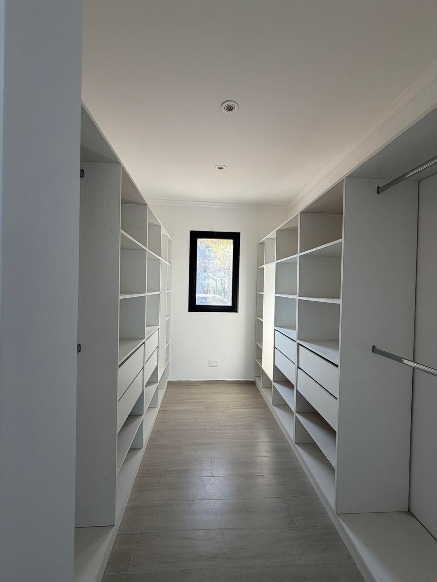 Los Arenales 1110 · Escobar — foto 3