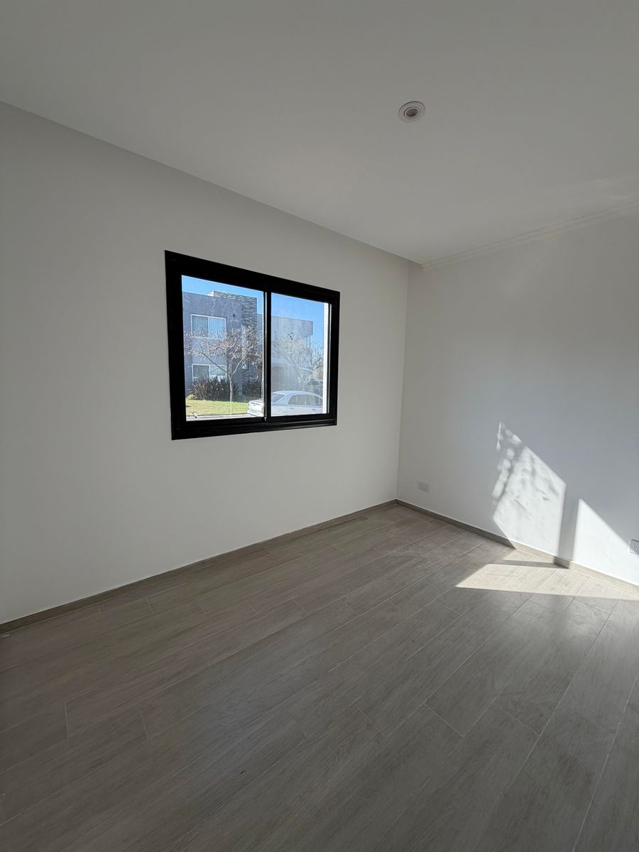 Los Arenales 1110 · Escobar — foto 21