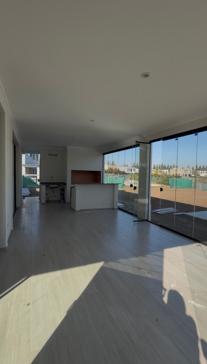 Los Arenales 1110 · Escobar — foto 24