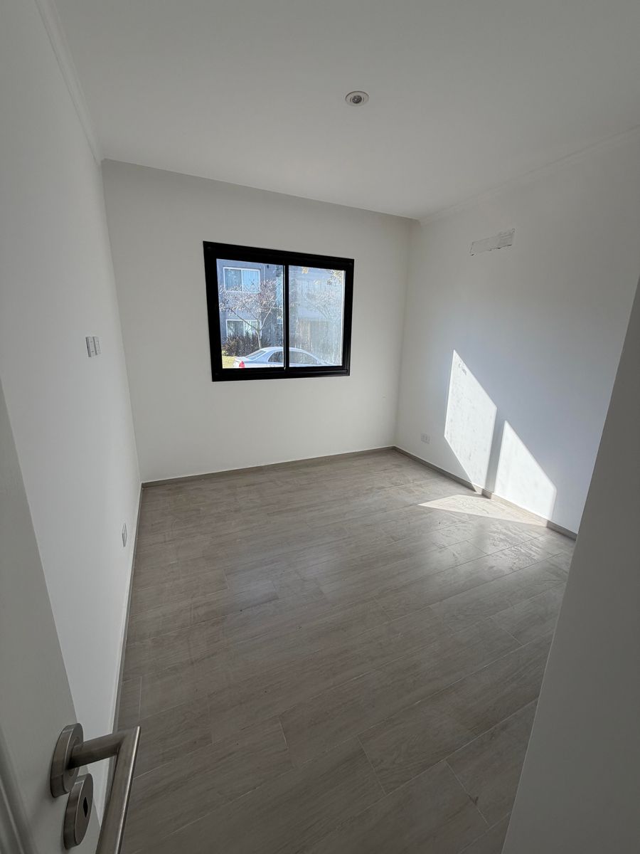 Los Arenales 1110 · Escobar — foto 26