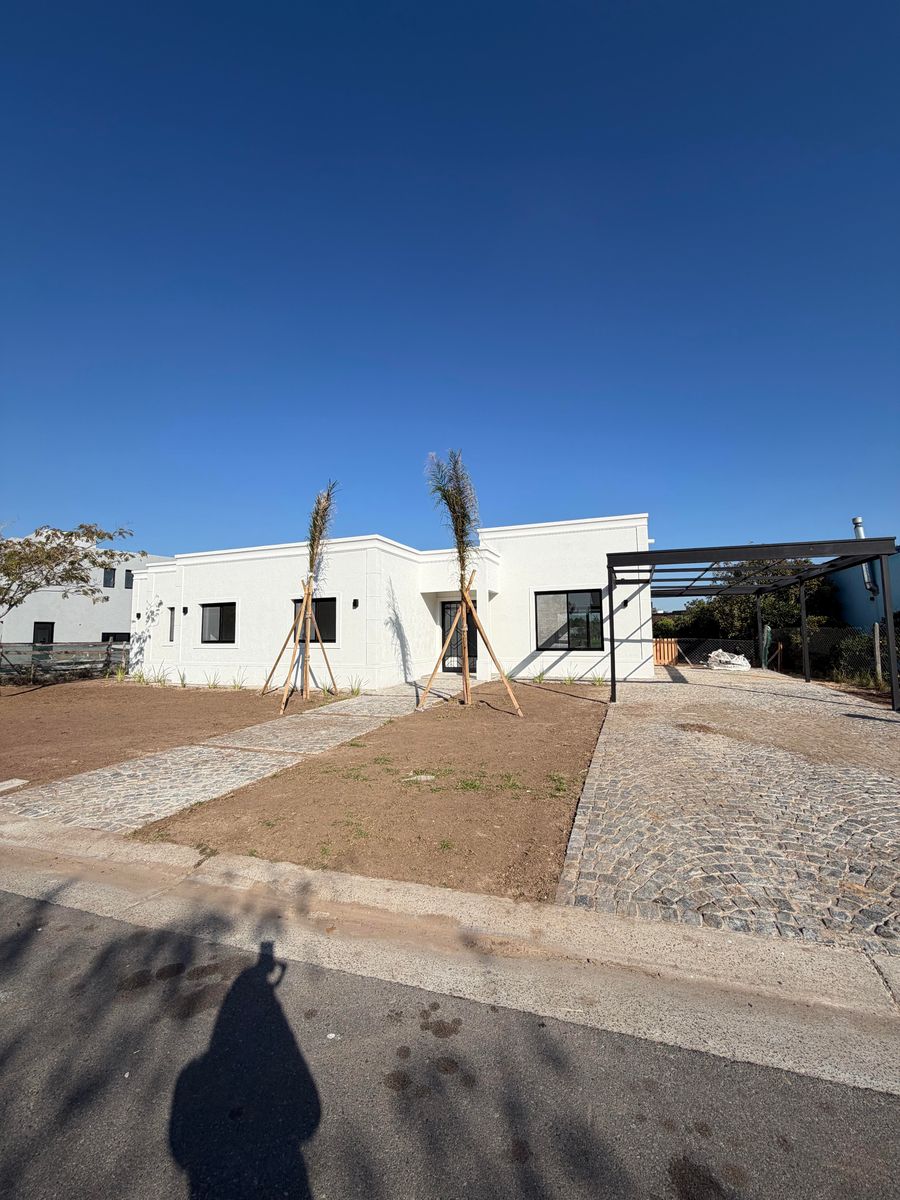 Los Arenales 1110 · Escobar — foto 4