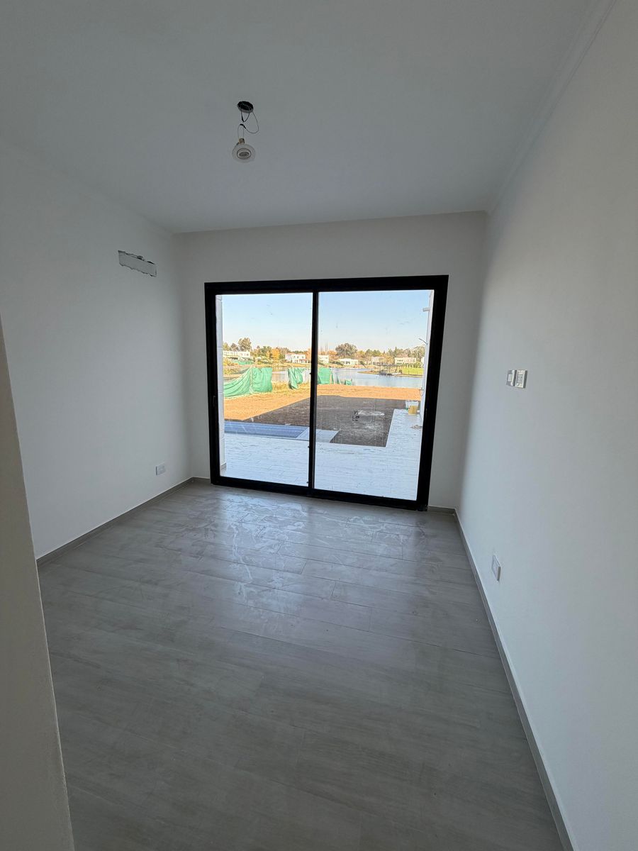 Los Arenales 1110 · Escobar — foto 10