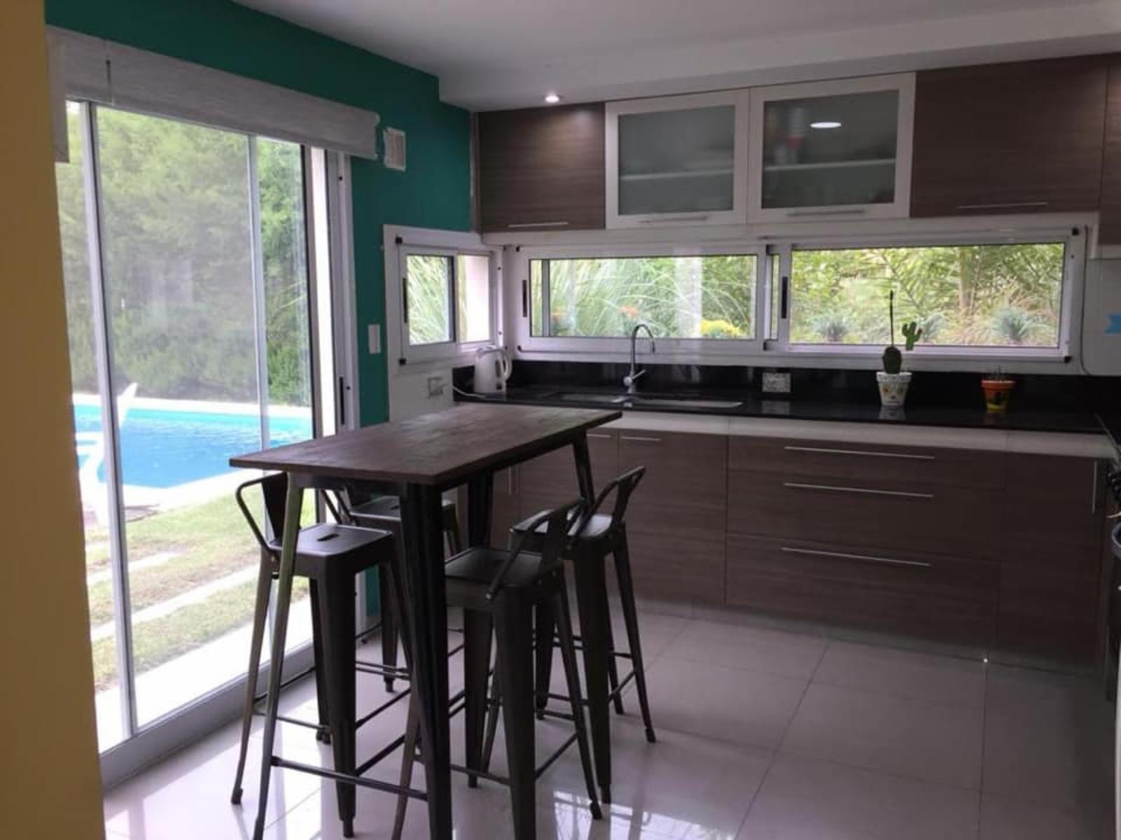 Hermosa Casa en VENTA con Pileta en Fincas de Hudson   EXCELENTE UBICACION