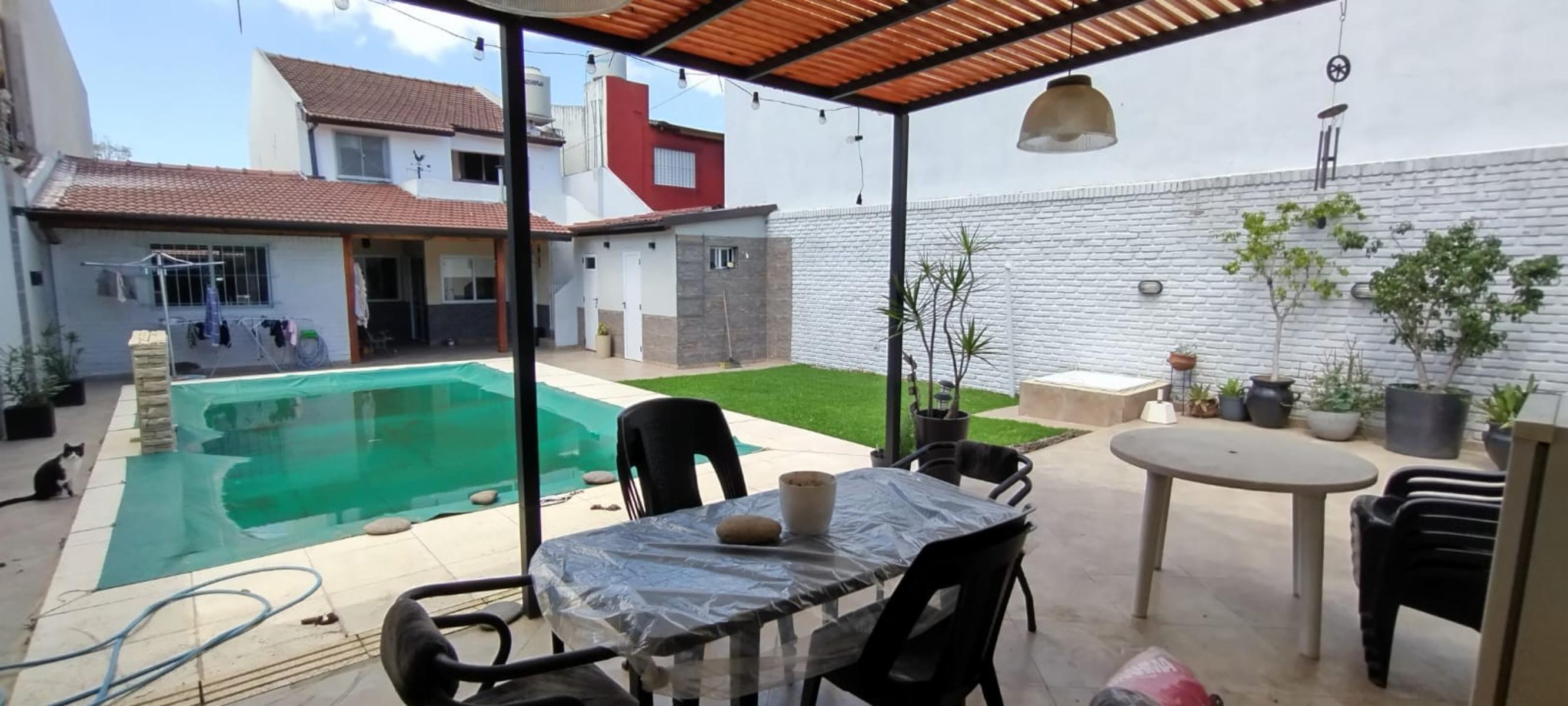 chalet 4 amb + 3 cocheras + pileta/quincho - Villa ballester