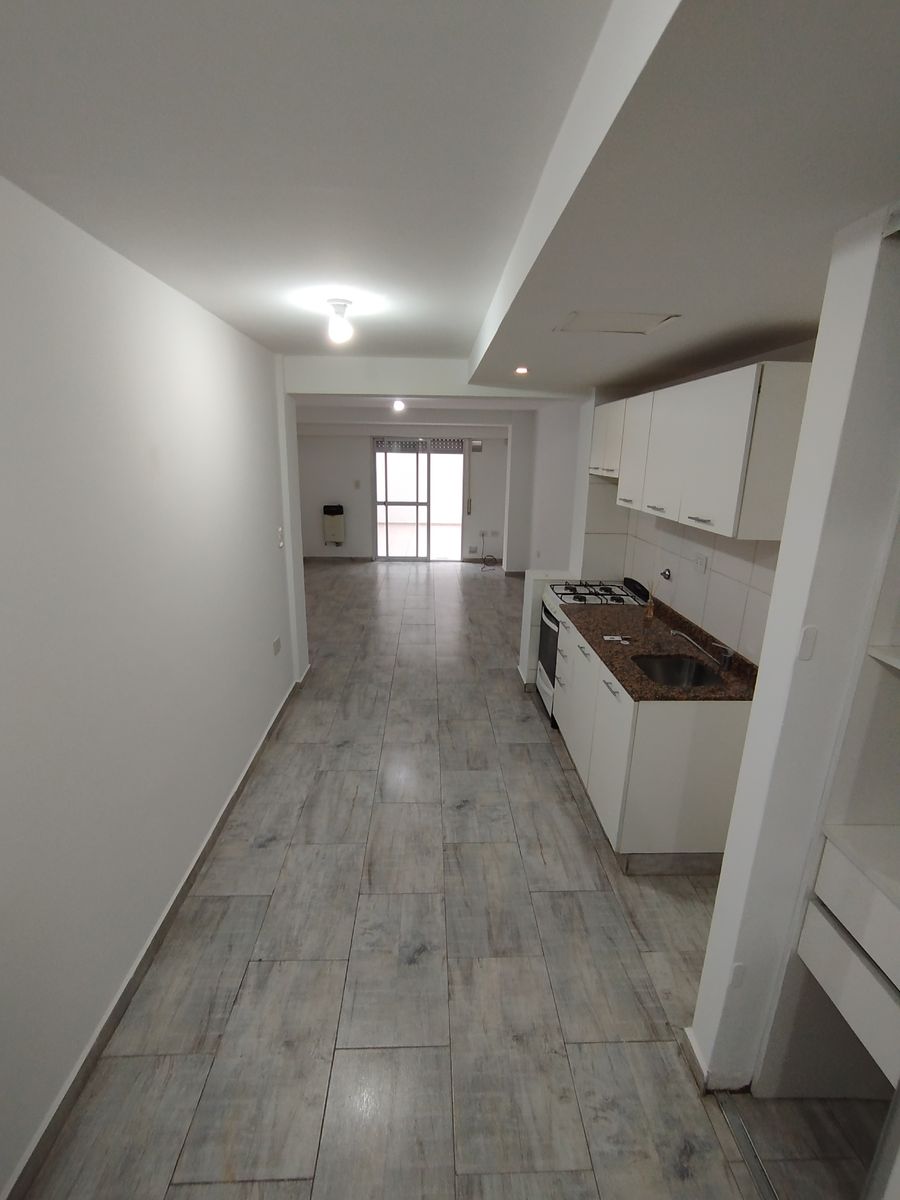 ALQUILER SAN LORENZO 3729 PLANTA BAJA MONOAMBIENTES CON PLACAR Y PATIO GAS NATURAL