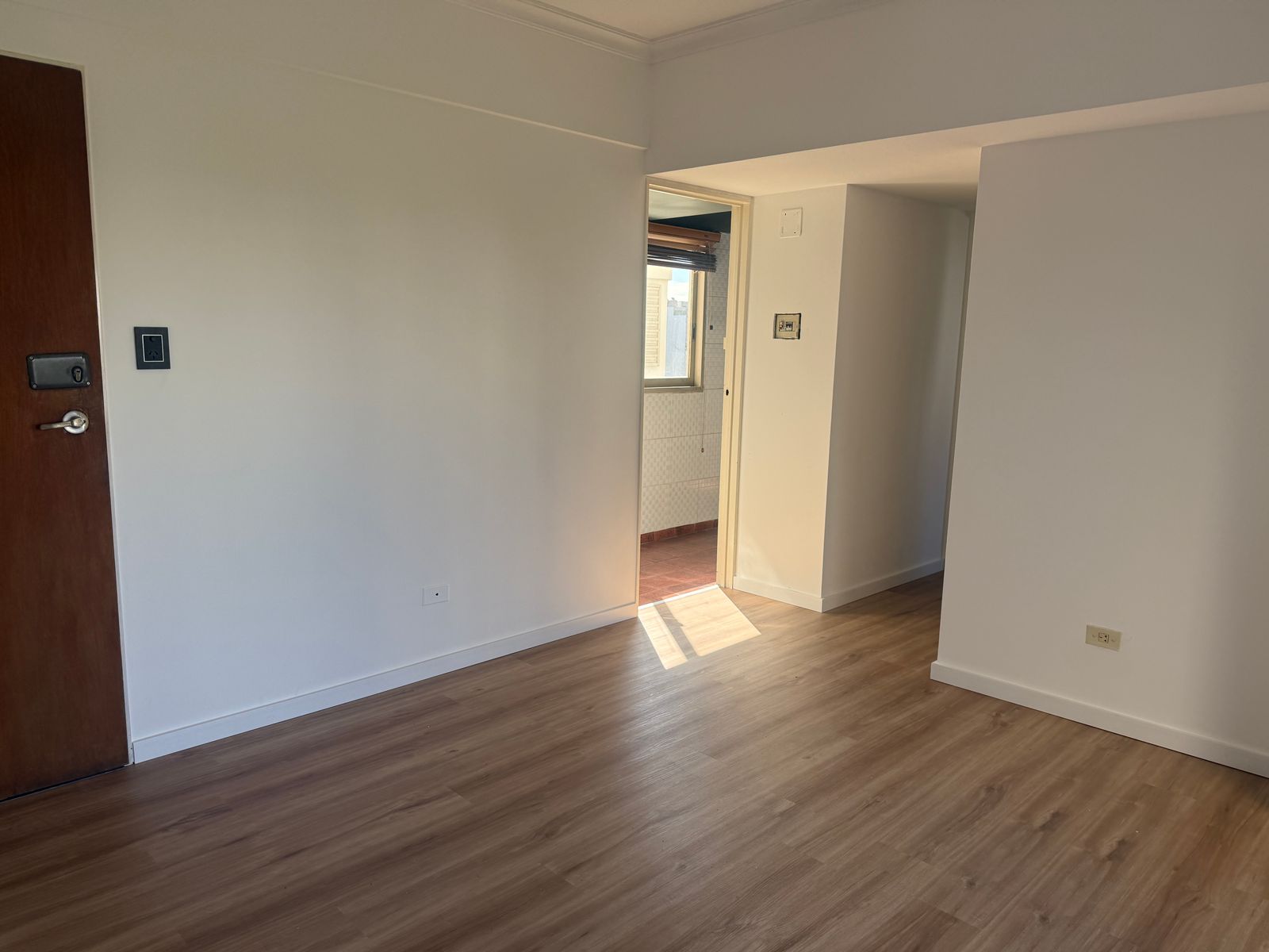 2 AMB CON COCHERA CUBIERTA, COCINA IND, GRAN BALCON AL FRENTE , A NUEVO