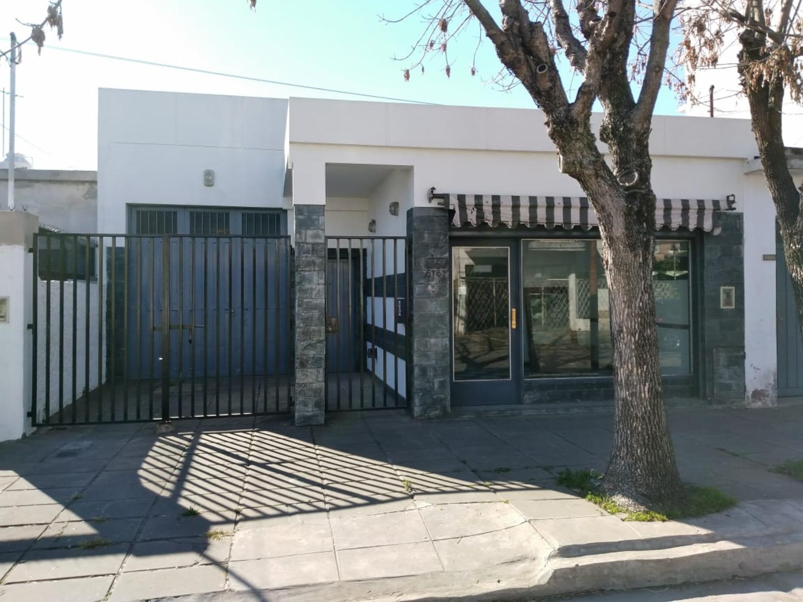 LOTE 8,66 X 30 SUPERFICIE TOTAL 260 / GALPÓN DEPOSITO Y OFICINA