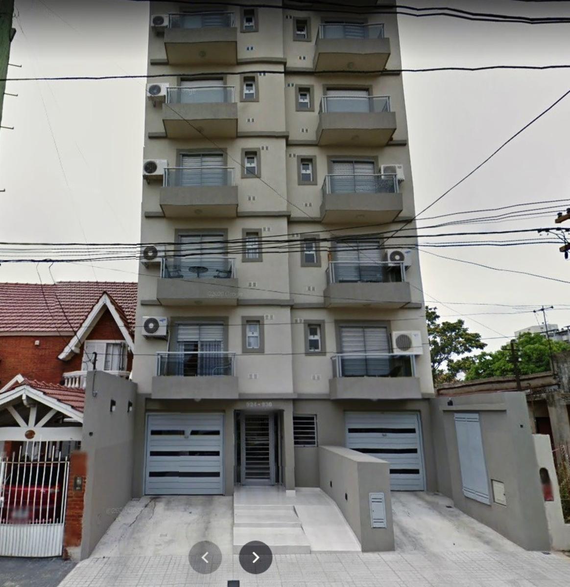 DEPARTAMENTO DE 3 AMBIENTES ZONA MORON AL FRENTE CON COCHERA