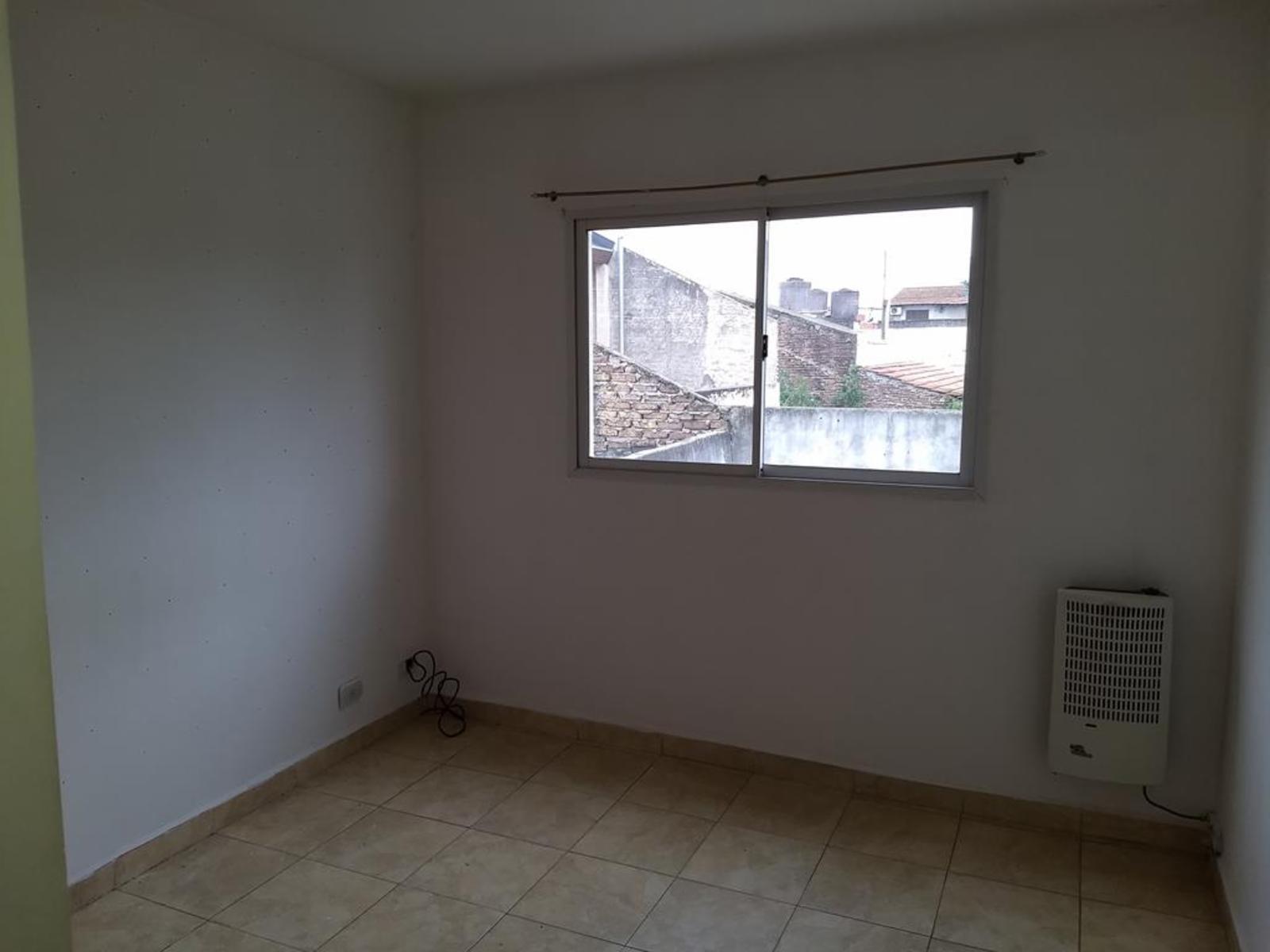 CORONEL THORNE 924 · La Matanza — foto 3