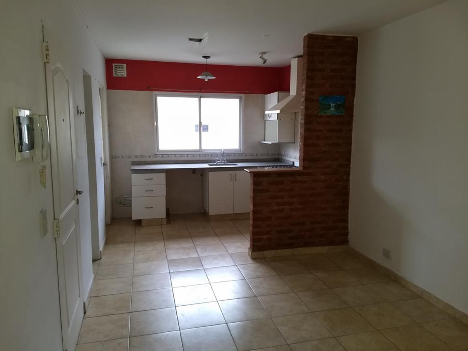 CORONEL THORNE 924 · La Matanza — foto 6