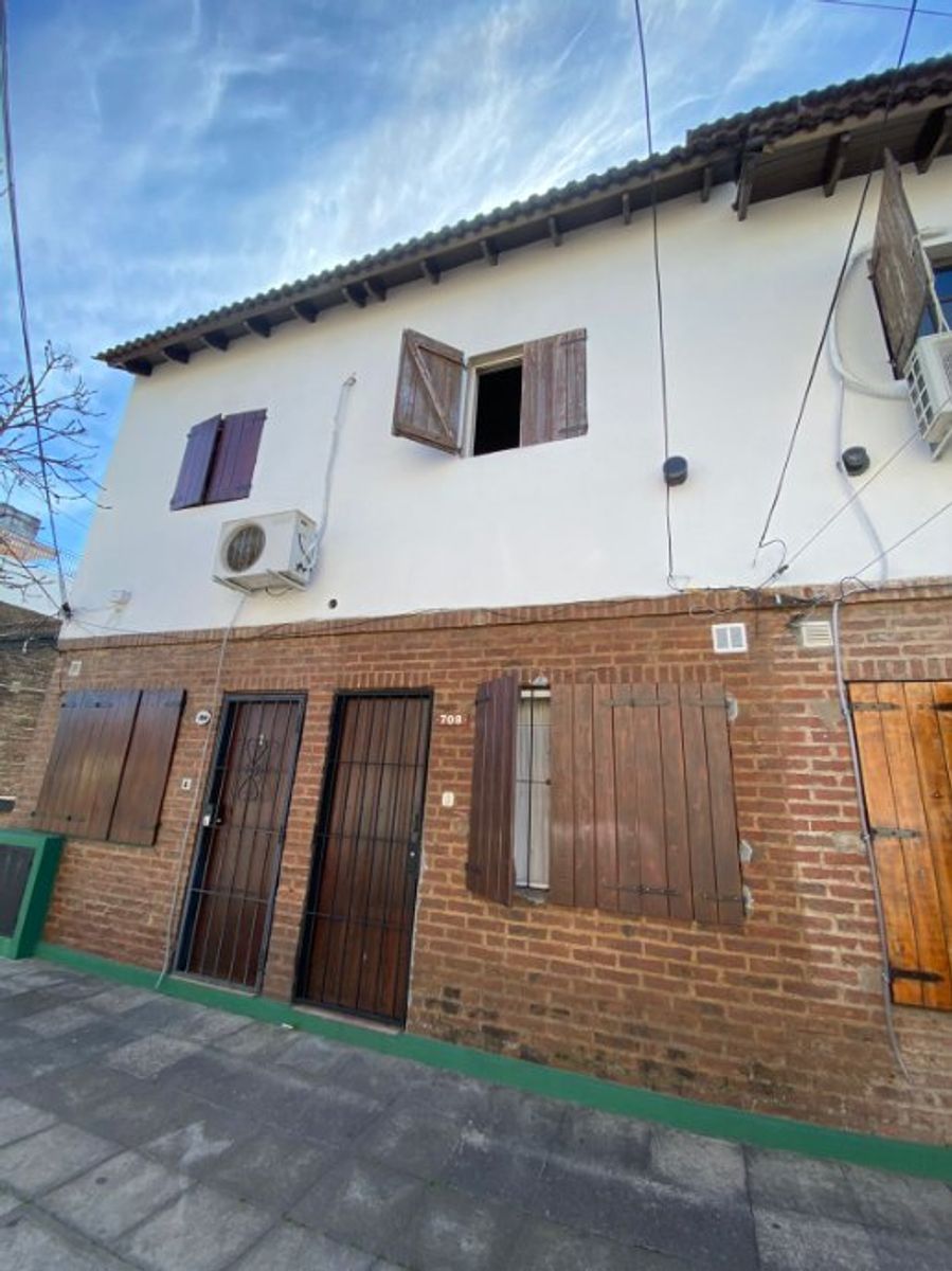 TRIPLEX DE 4 AMBIENTES EN VENTA - VILLA LUZURIAGA