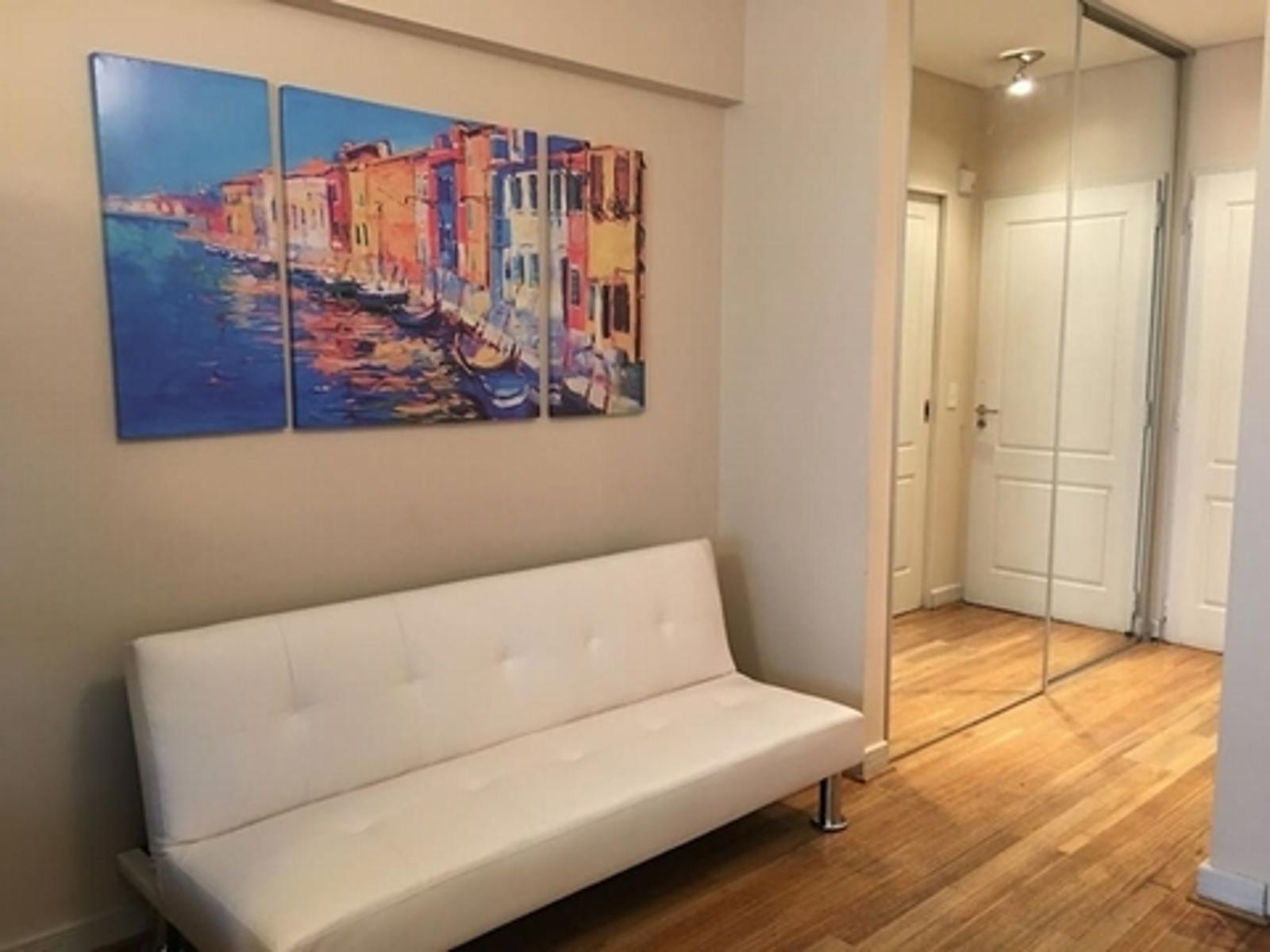 Viamonte 1800 - Excelente departamento.